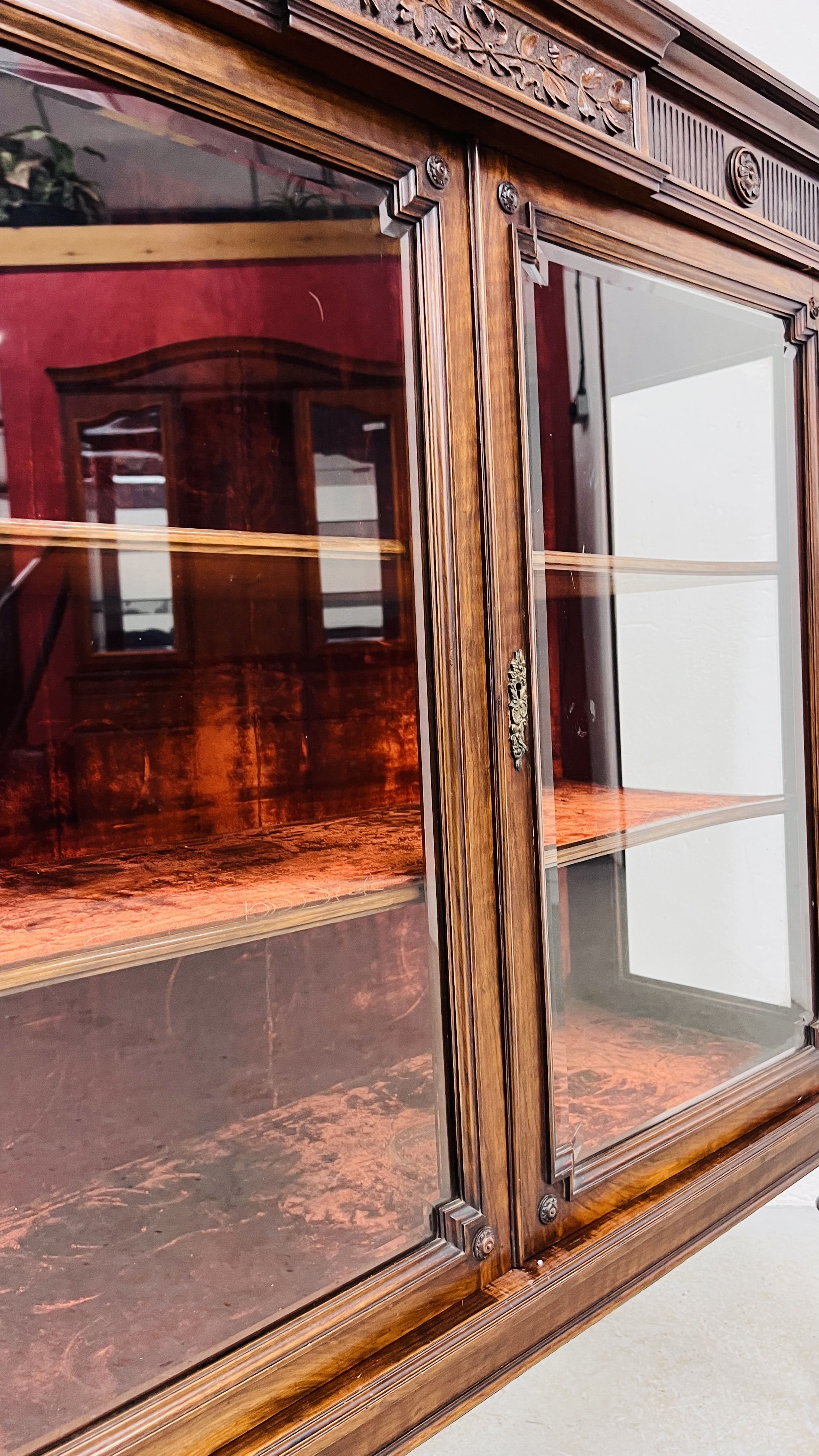 ANTIQUE MAHOGANY TWO DOOR GLAZED DISPLAY CABINET WITH VELVET UPHOLSTERED SHELVES STANDING ON REEDED - Image 10 of 14