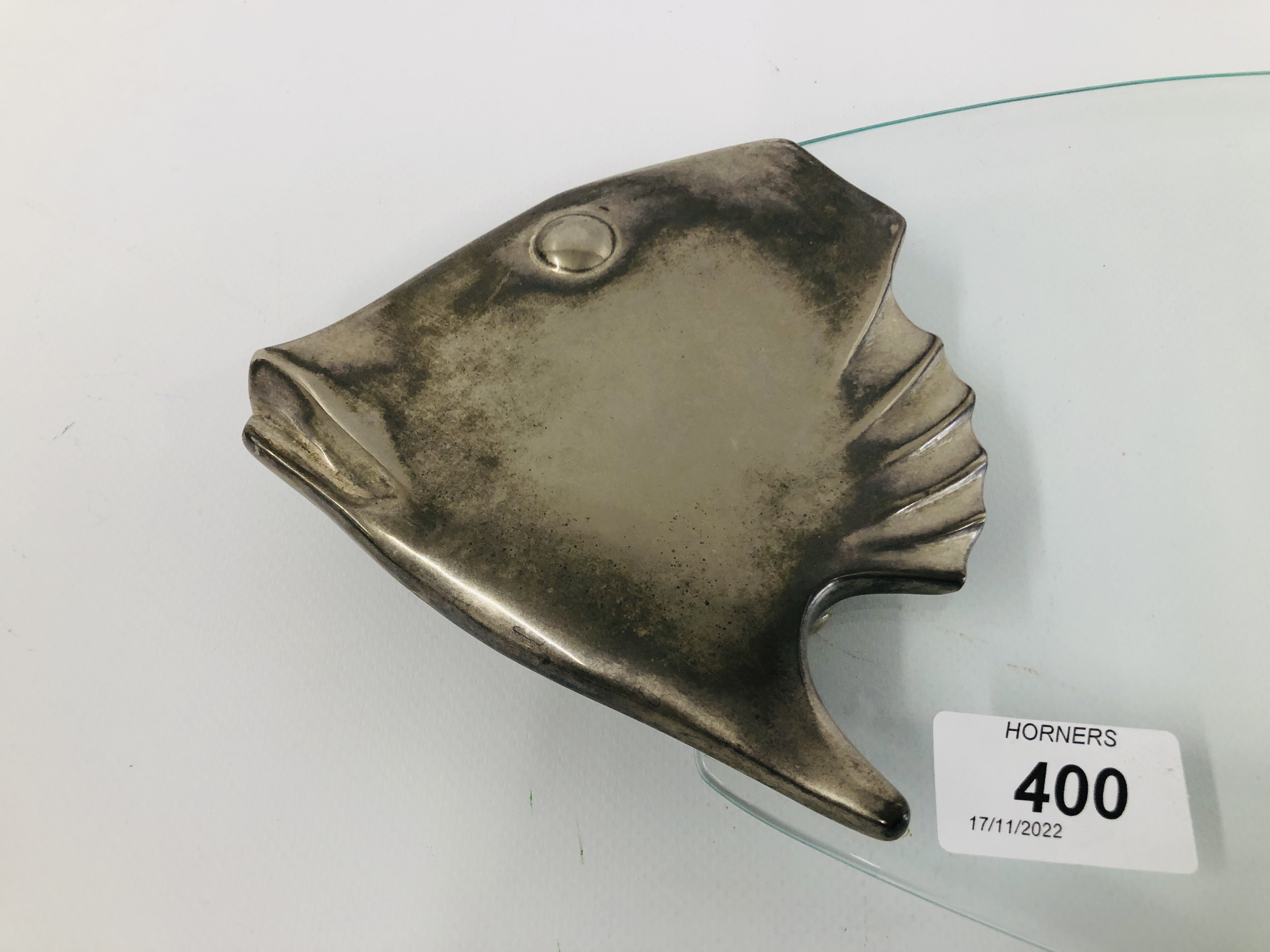 "SILEA" VINTAGE FRENCH SILVER PLATED AND GLASS FISH PLATTER, L 62CM. - Image 2 of 4