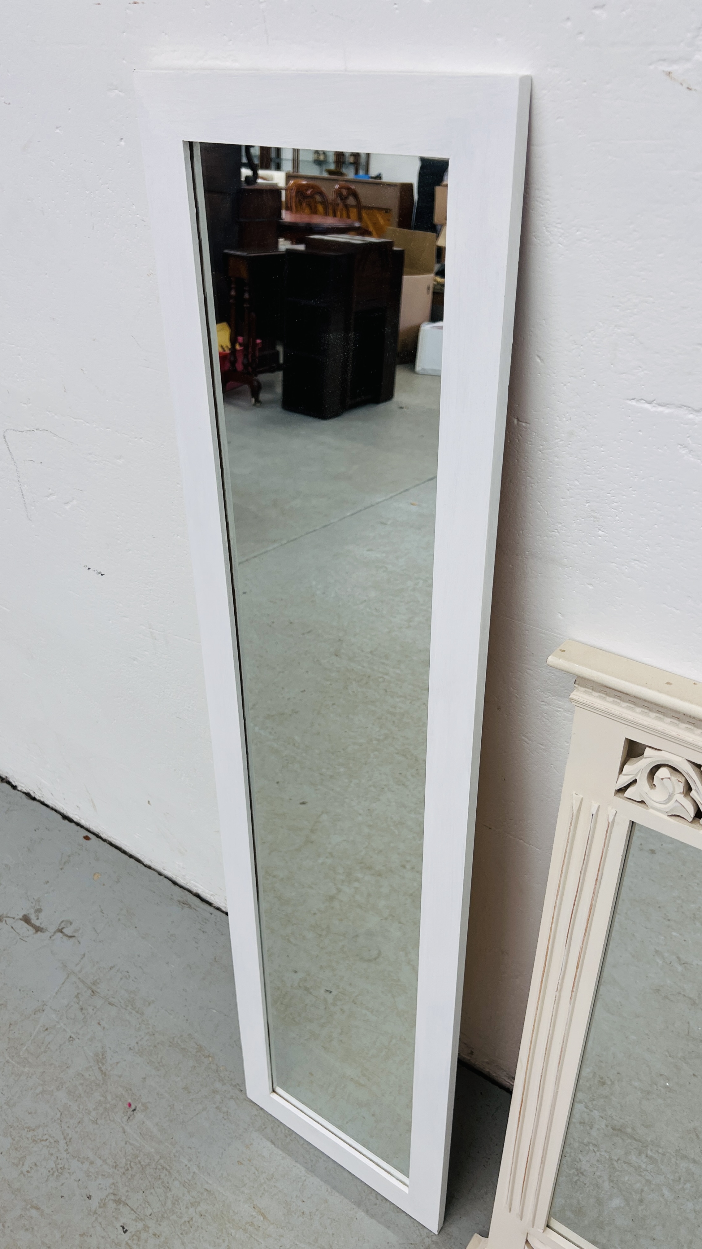 MODERN CREAM FINISH WALL MIRROR WITH DECORATIVE FRETWORK CARVED DETAIL WIDTH 62CM. HEIGHT 84CM. - Image 4 of 5