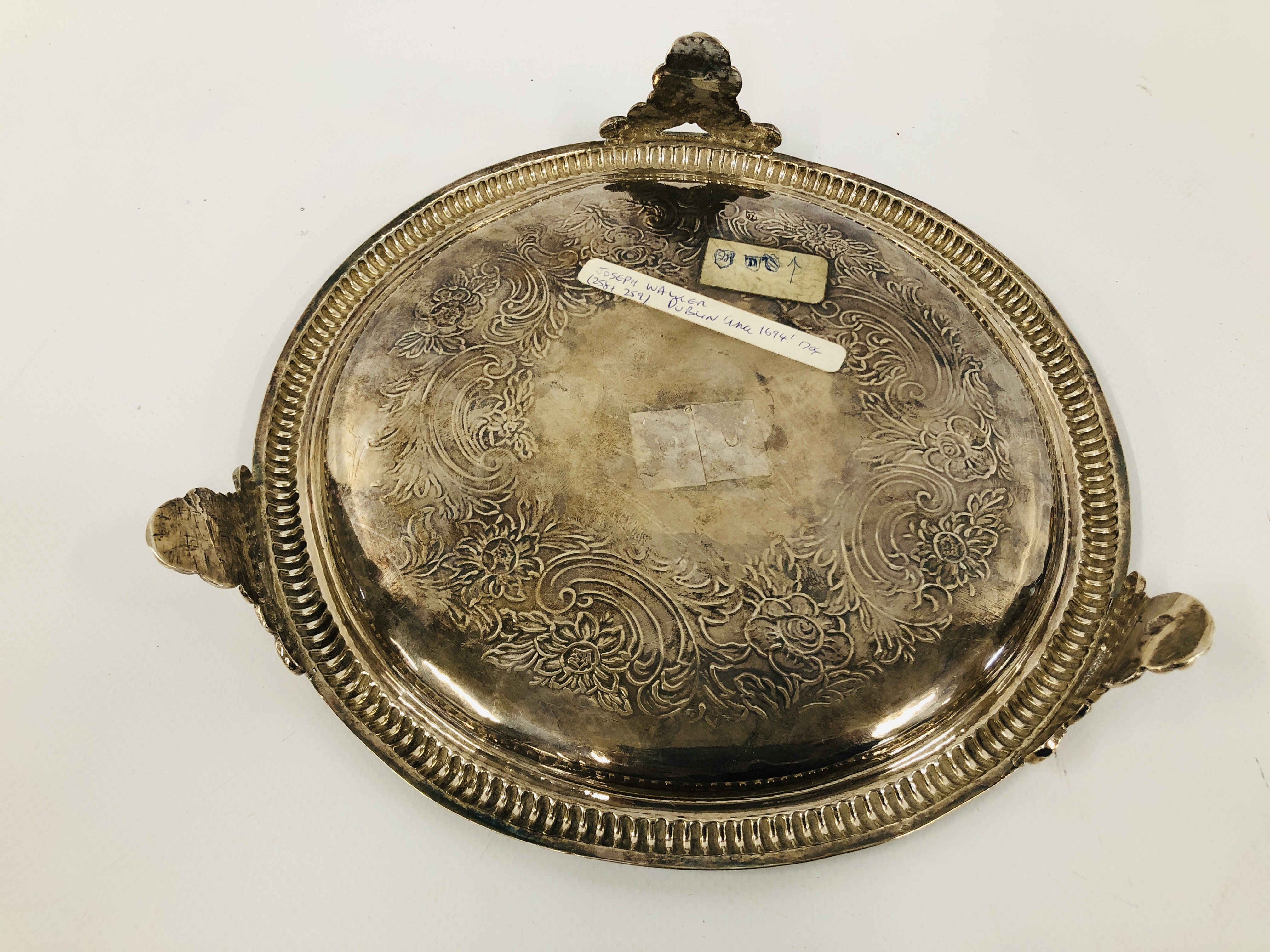 A SILVER CIRCULAR SALVER WITH NULLED RIM ON SCROLLED TRIPOD FEET BY JOESEPH WALKER OF DUBLIN C17 - Image 10 of 13