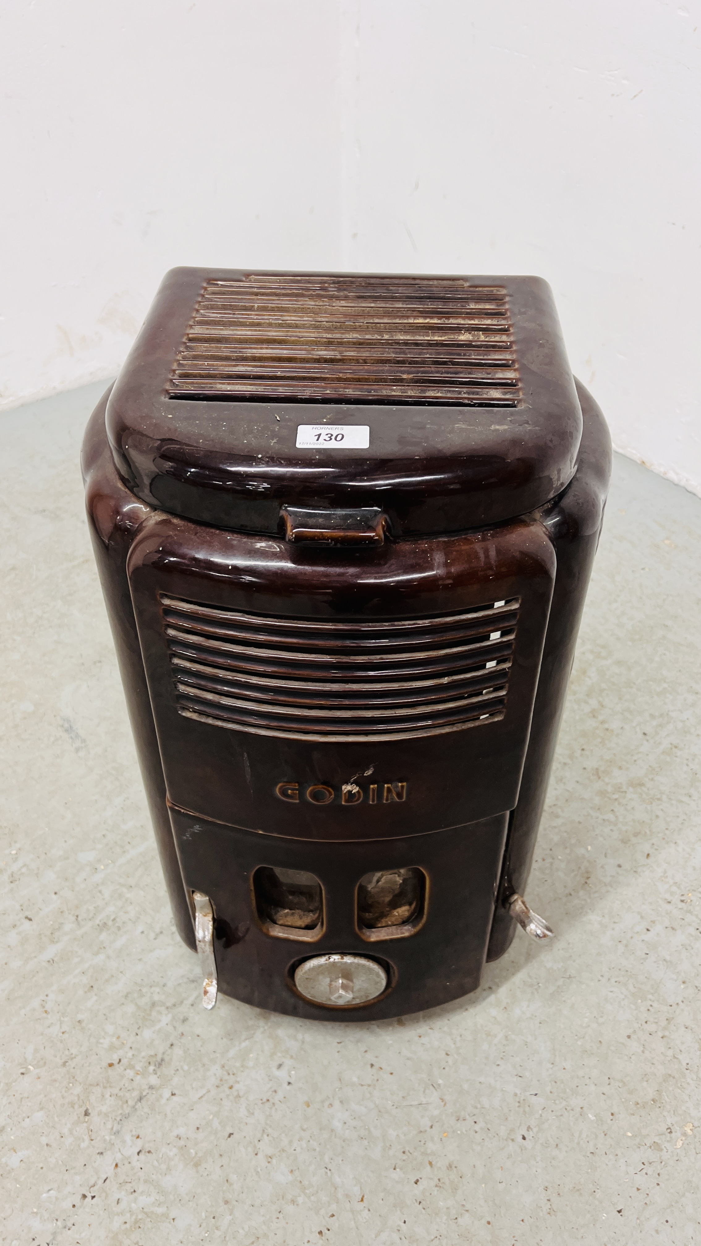 A SMALL GODIN VITREOUS ENAMELLED SOLID FUEL STOVE - HEIGHT 57CM. - Image 2 of 10