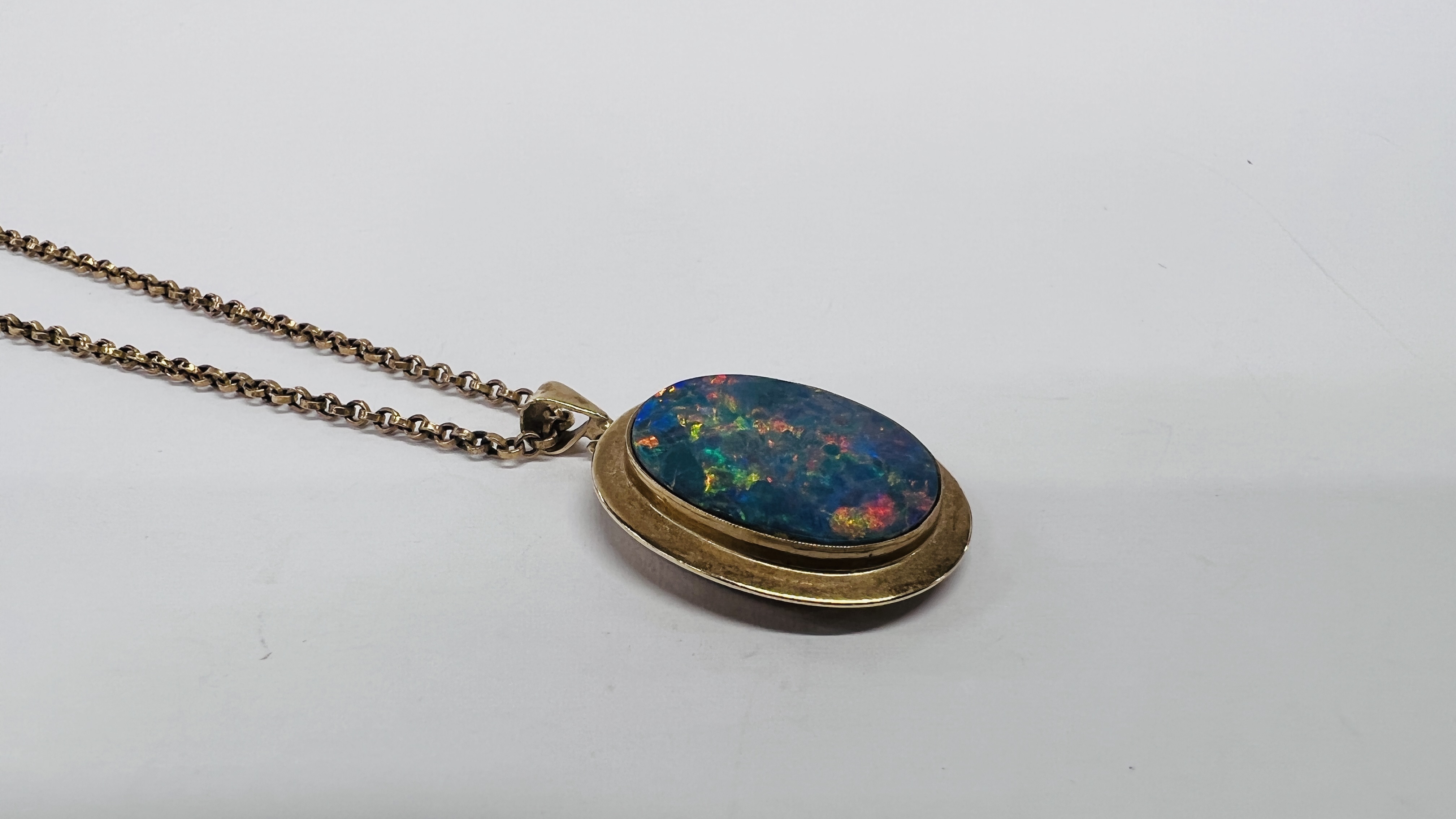 A 10CT PENDANT FRAMING AN OVAL OPAL ON A 9CT GOLD CHAIN. - Image 3 of 9