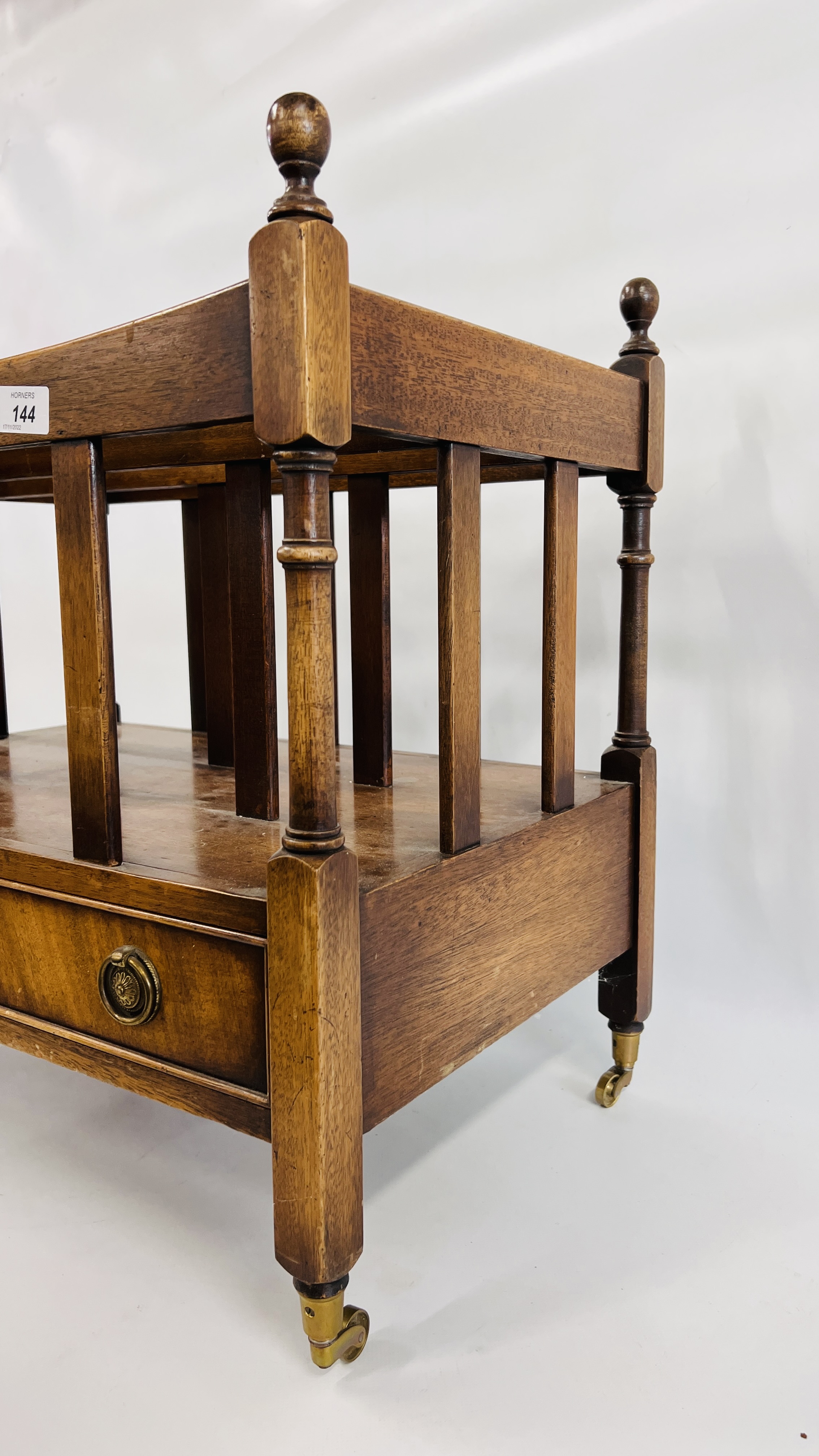 REPRODUCTION MAHOGANY CANTERBURY WITH SINGLE DRAWER - Image 5 of 9