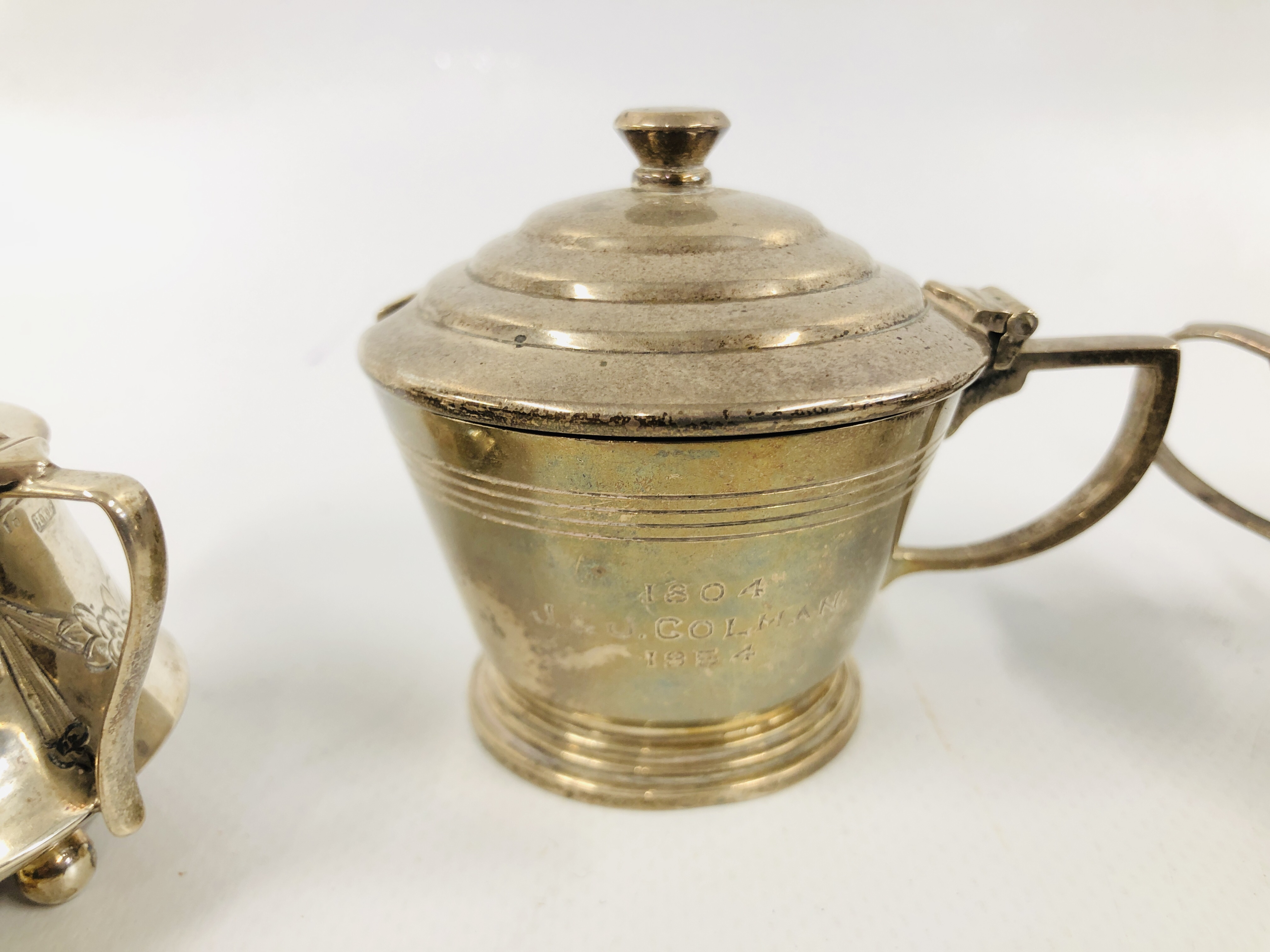 A GROUP OF SIX VARIOUS SILVER MUSTARDS ALL WITH HINGED COVERS AND LINERS VARIOUS ASSAY AND MAKERS - Image 2 of 13