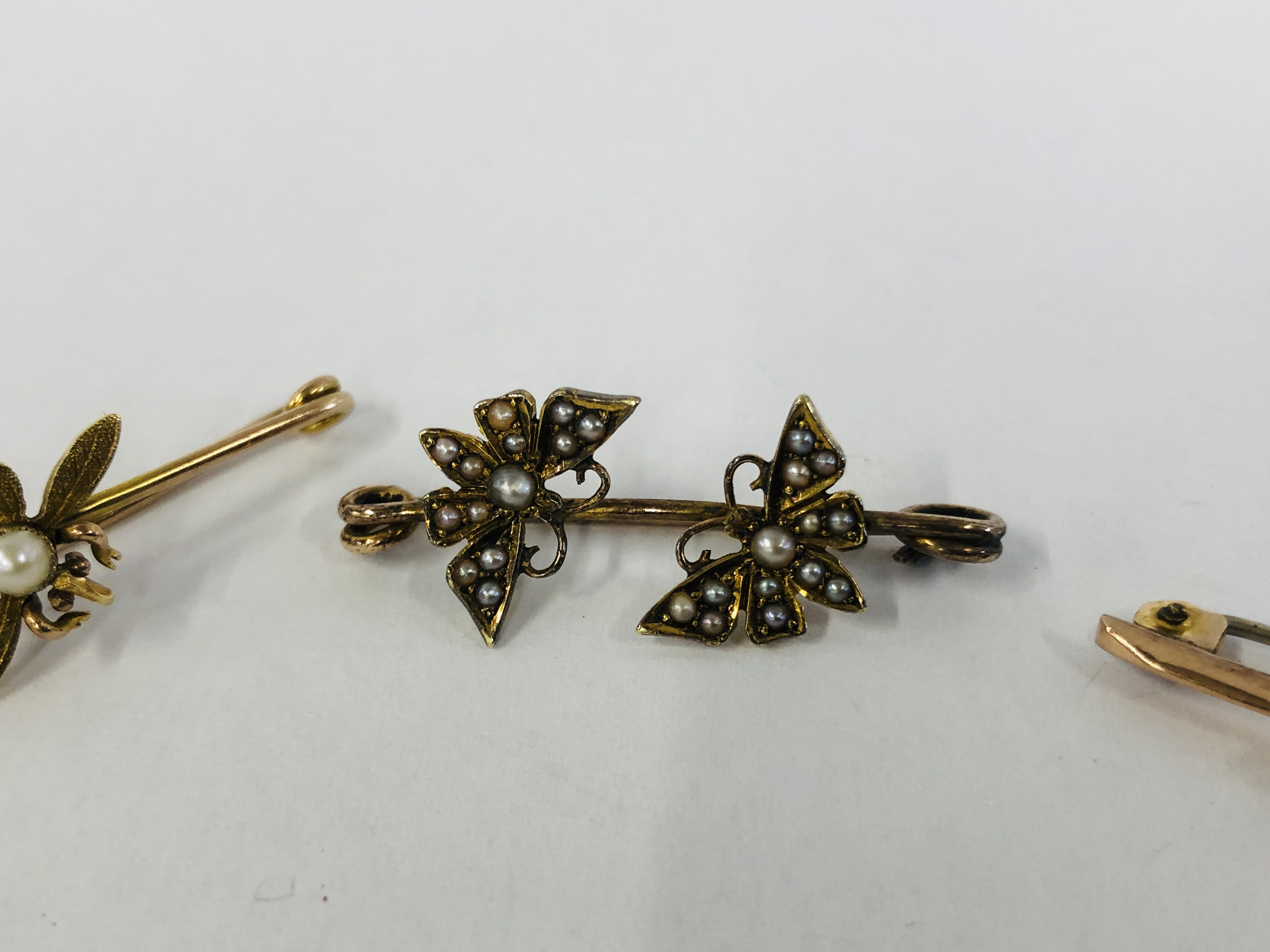 THREE VINTAGE YELLOW METAL BROOCHES SET WITH PEARLS AND SEED PEARLS, - Image 4 of 7