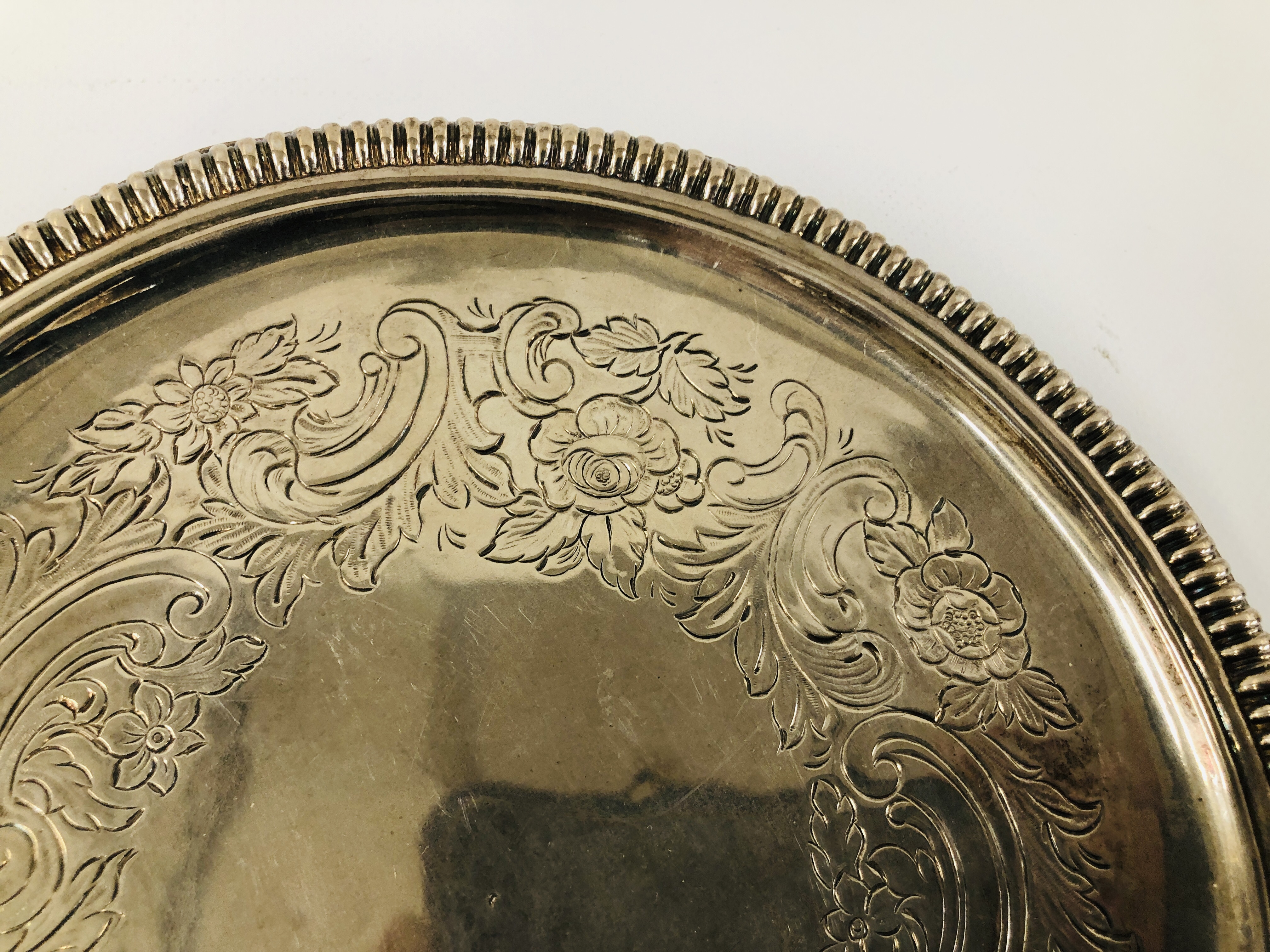 A SILVER CIRCULAR SALVER WITH NULLED RIM ON SCROLLED TRIPOD FEET BY JOESEPH WALKER OF DUBLIN C17 - Image 5 of 13