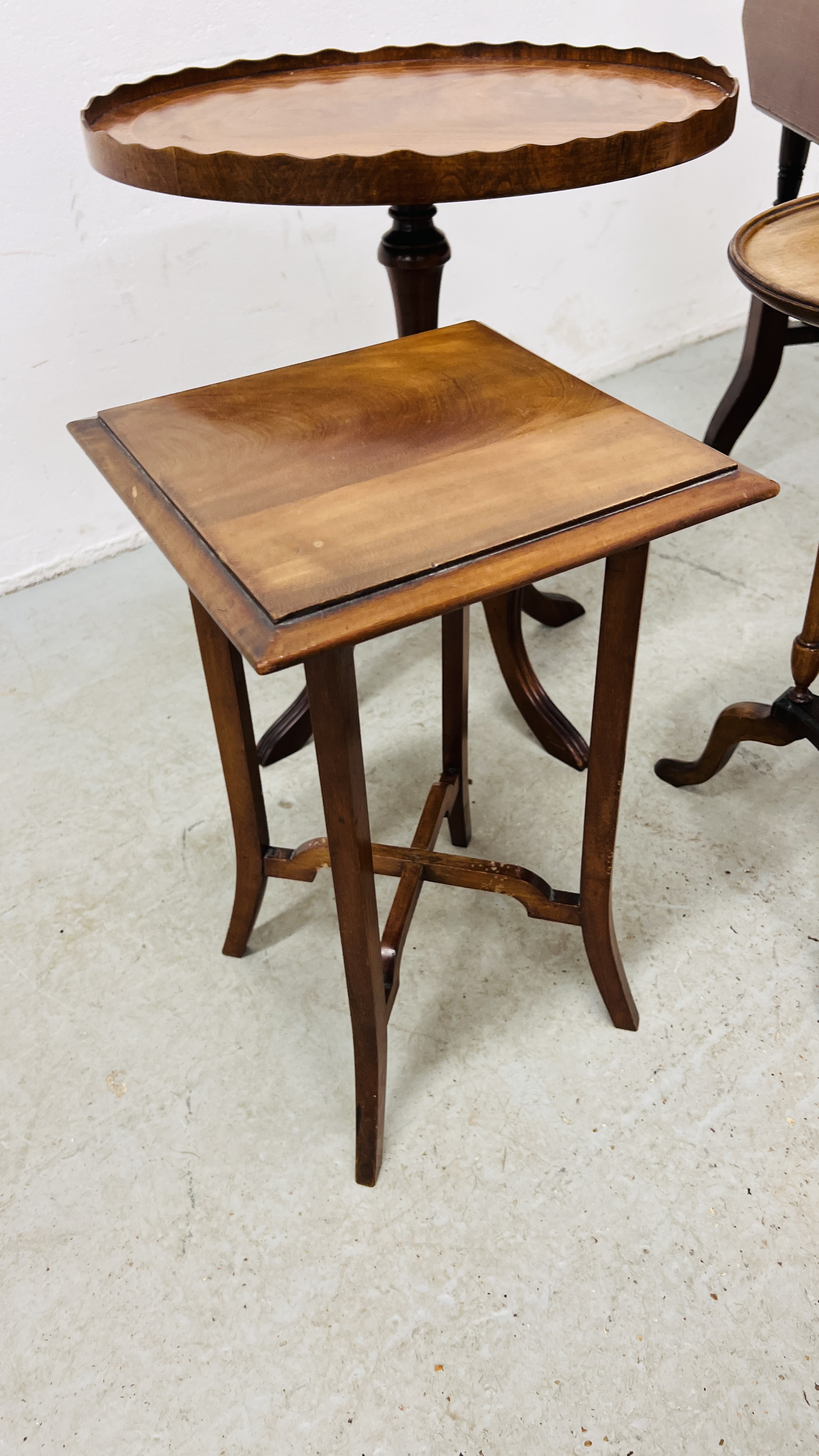 VINTAGE MAHOGANY DROP LEAF OCCASIONAL TABLE ALONG WITH A FURTHER THREE OCCASIONAL TABLES OF - Image 3 of 9