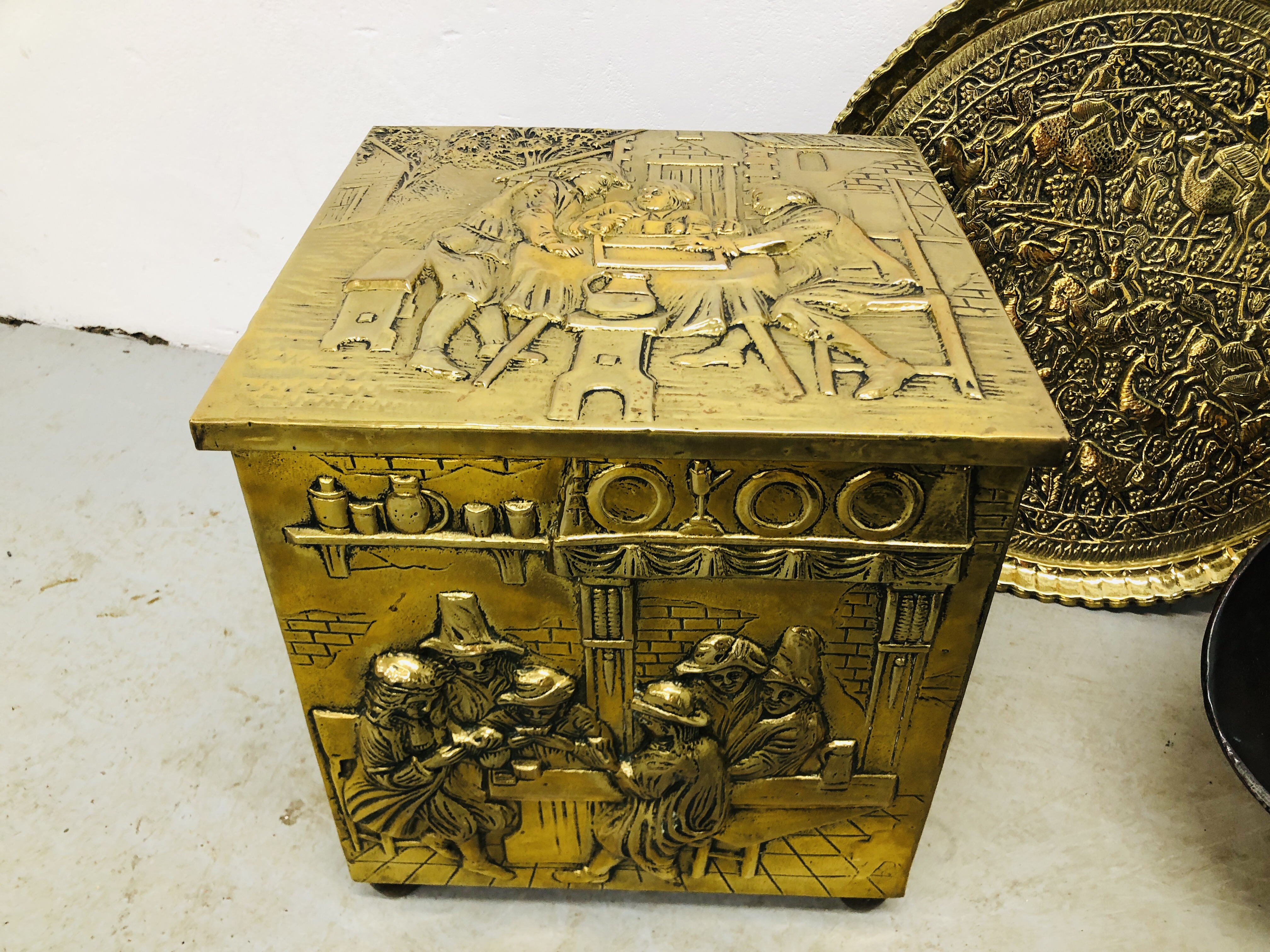 LARGE COPPER COAL SCUTTLE, BRASS BOUND COAL BOX, - Image 6 of 9