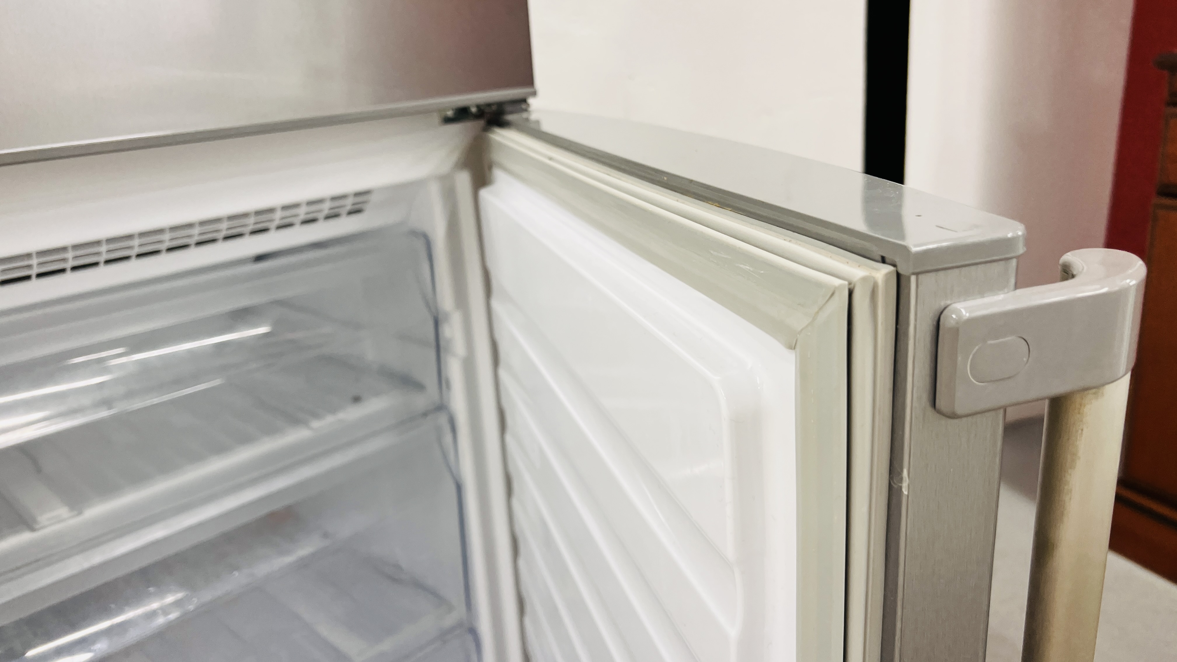 WHIRLPOOL A++ CLASS NO FROST FRIDGE FREEZER MODEL WBE33752 - SOLD AS SEEN - Image 8 of 8