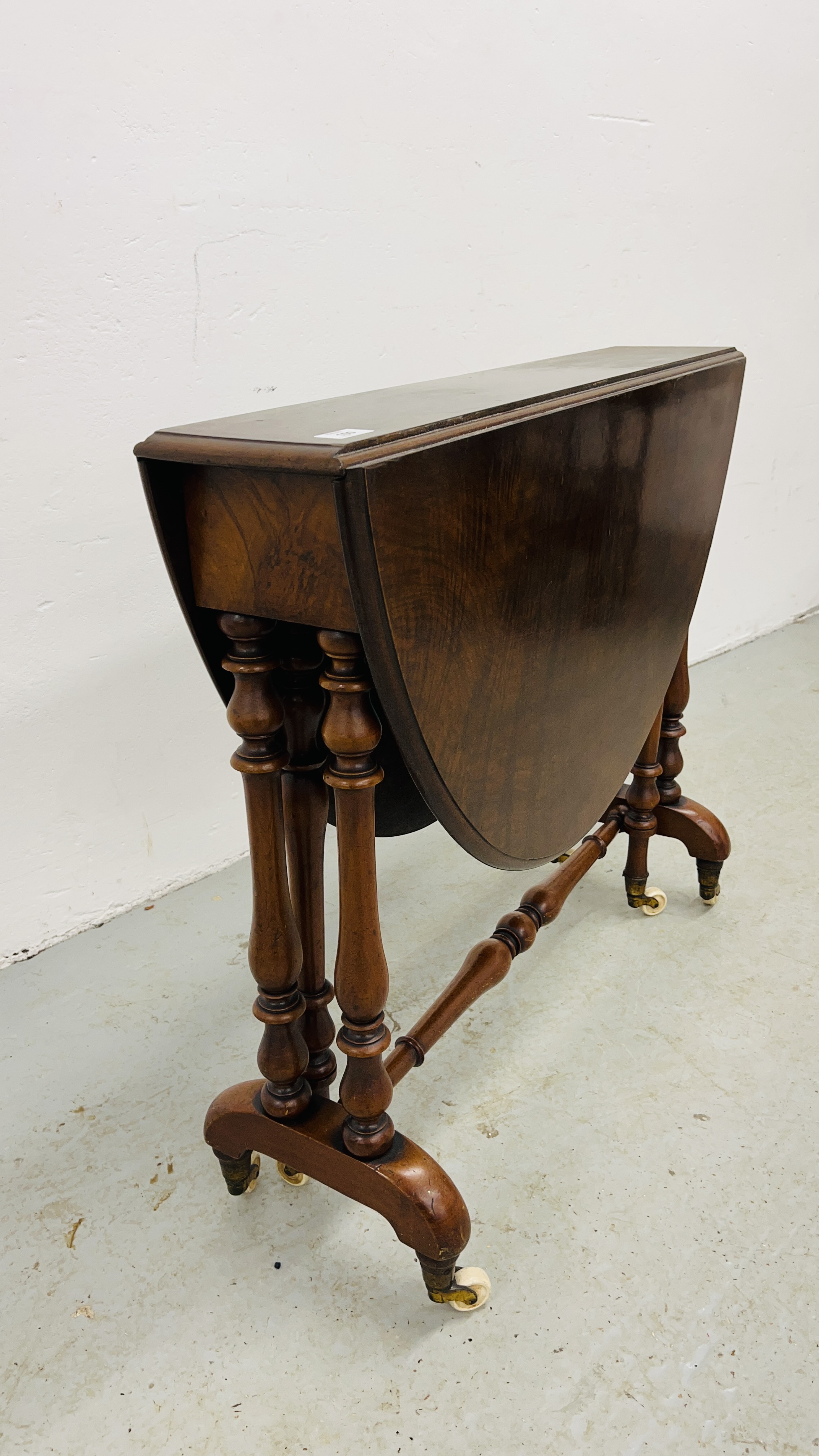 VICTORIAN WALNUT TEA TABLE WITH GATELEG ACTION AND OVAL TOP - EXTENDED 83CM. X 102CM. - Image 2 of 10