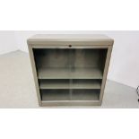 A VINTAGE HOWDEN STEEL EQUIPMENT BOOKCASE WITH SLIDING GLASS DOORS, W 89CM, D 31CM, H 92CM.