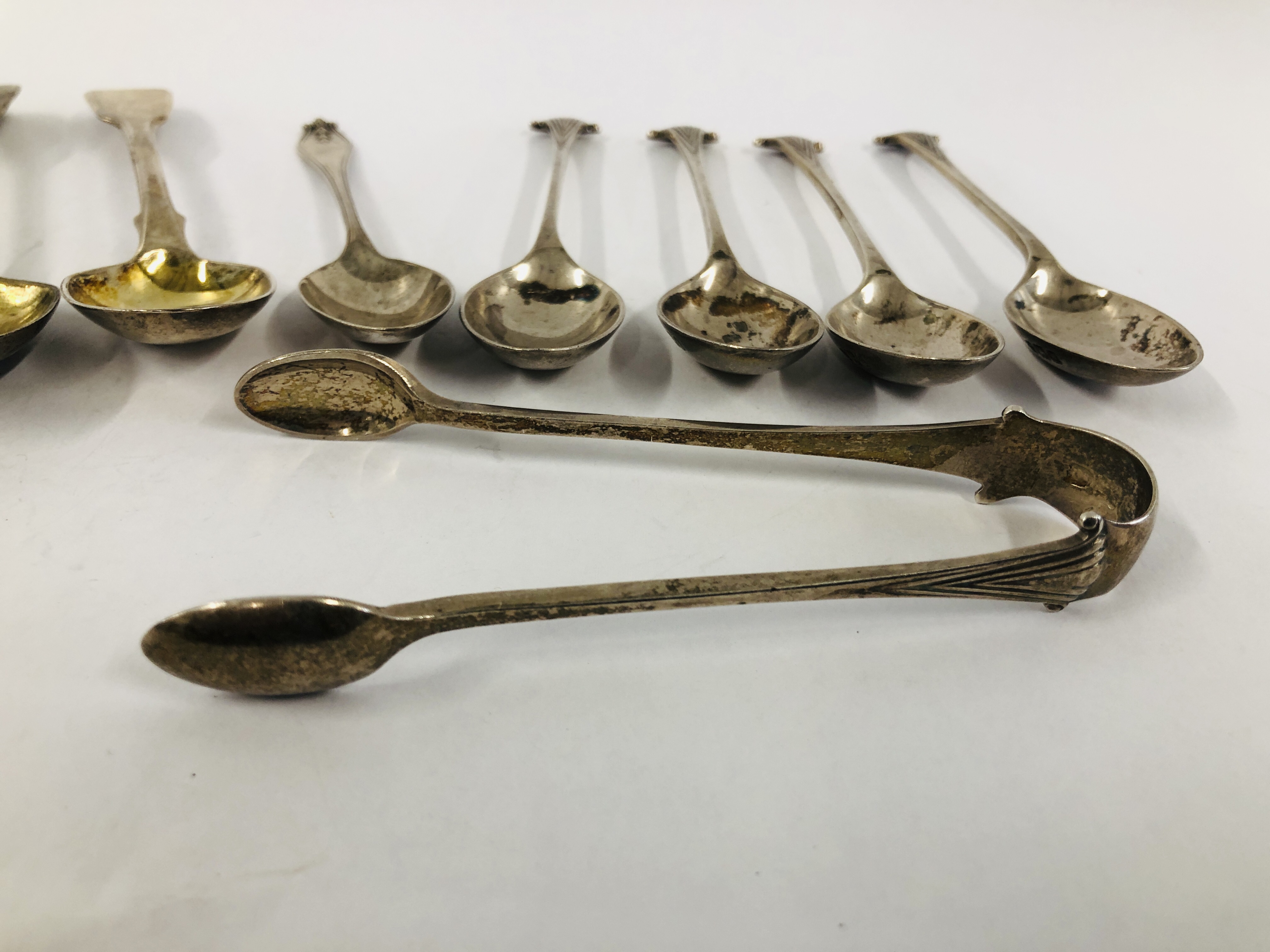 EIGHT VARIOUS SILVER TEASPOONS INCLUDING FOUR ONSLOW PATTERN AND MATCHING SUGAR NIPS, - Image 4 of 10