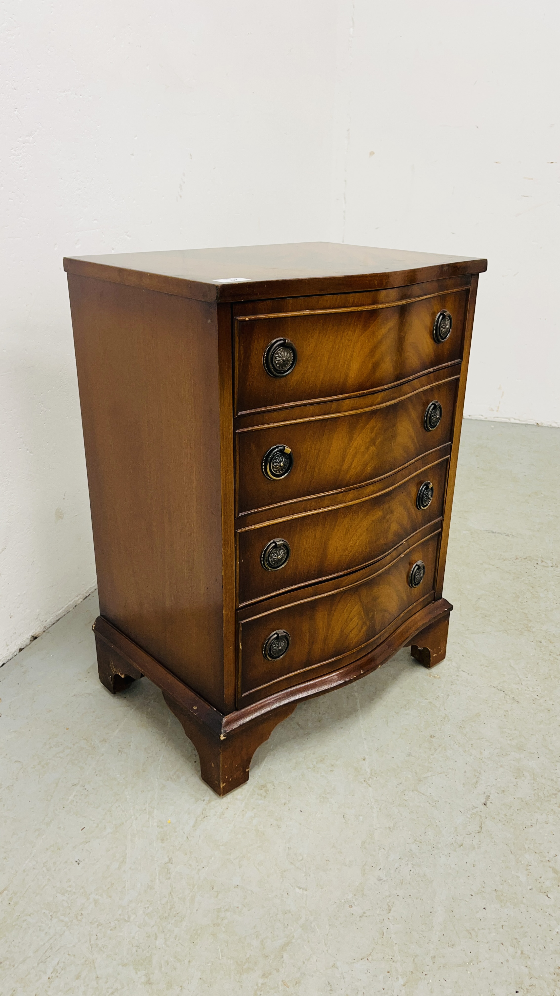 REPRODUCTION FLAME MAHOGANY FINISH FOUR DRAWER CHEST WIDTH 48CM. DEPTH 37CM. HEIGHT 69CM. - Image 5 of 6