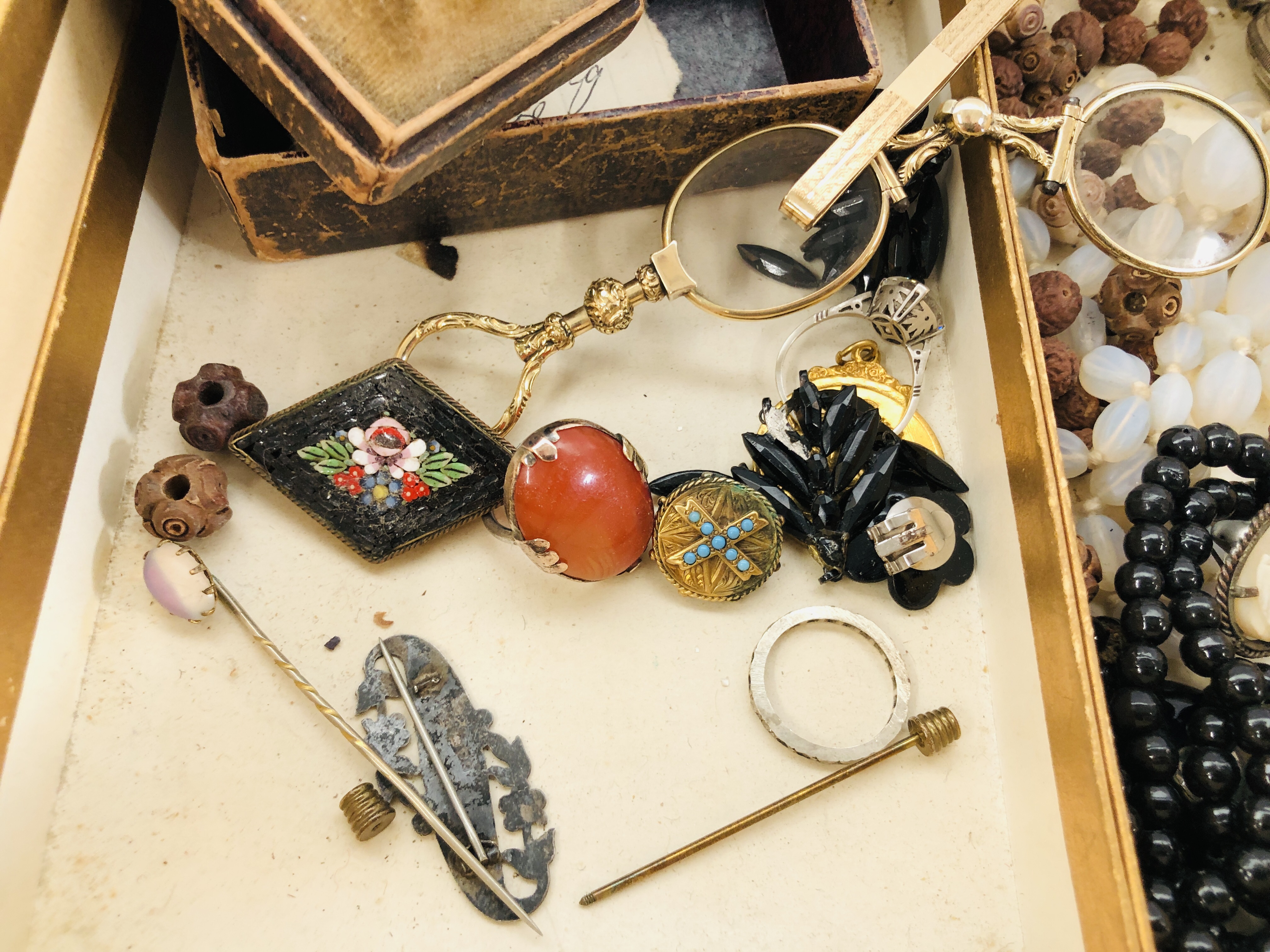 BOX OF VINTAGE COSTUME JEWELLERY TO INCLUDE CAMEO BROOCH, WATCH, LORGNETTE, RINGS, ETC. - Image 5 of 5