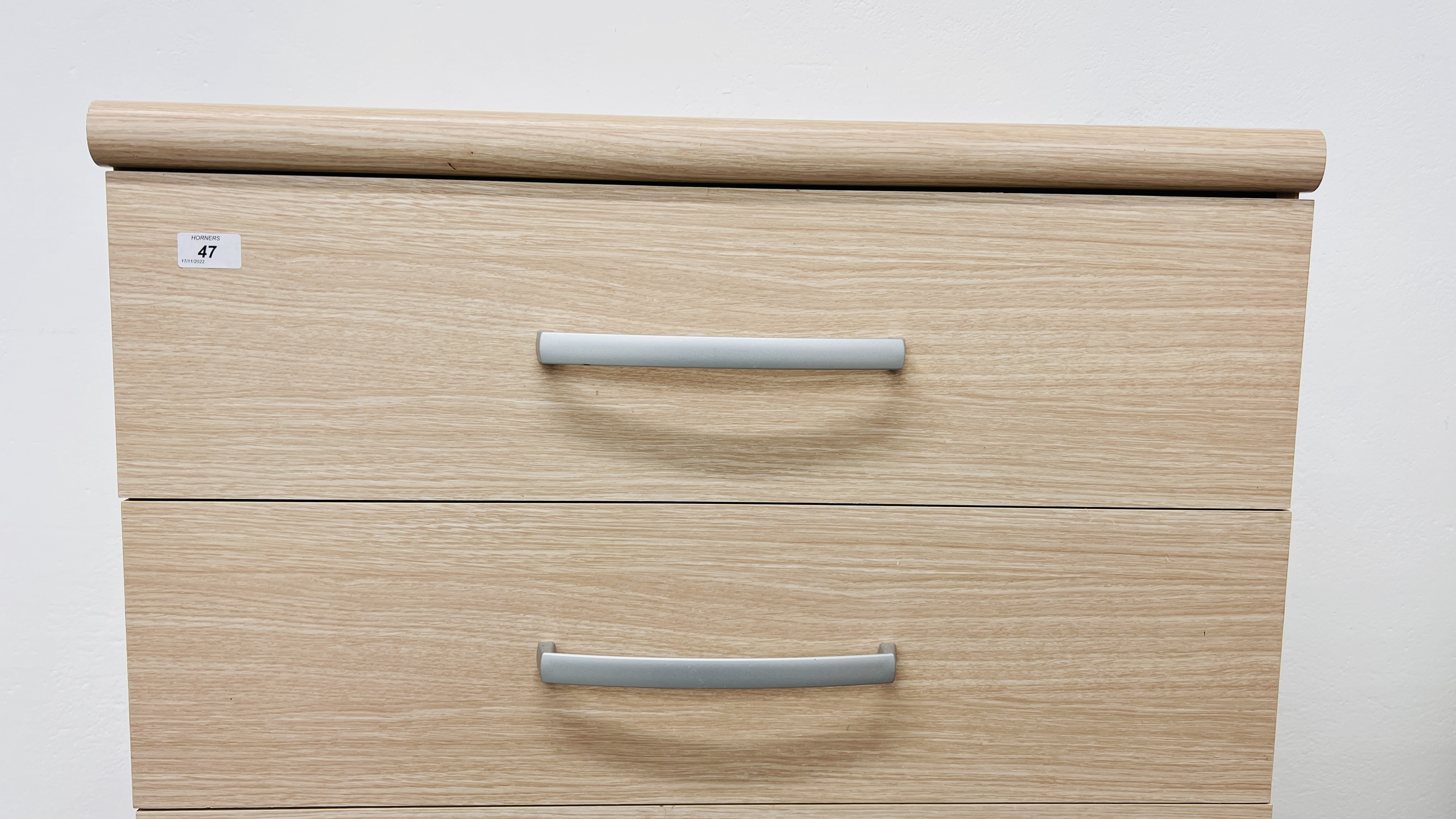 A MODERN LIGHT OAK FINISH FIVE DRAWER CHEST WIDTH 77CM. DEPTH 42CM. HEIGHT 126CM. - Image 3 of 7