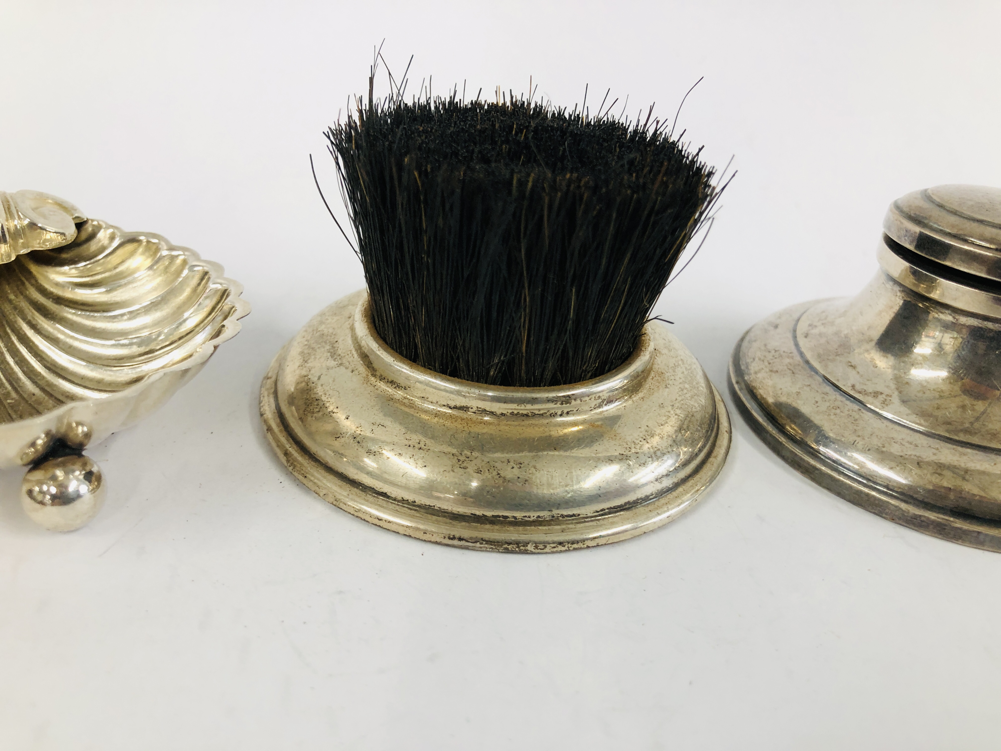 SILVER MOUNTED CIRCULAR BRUSH, BIRMINGHAM 1902 ALONG WITH A SILVER INKWELL AND SILVER SHELL SALT, - Image 4 of 8