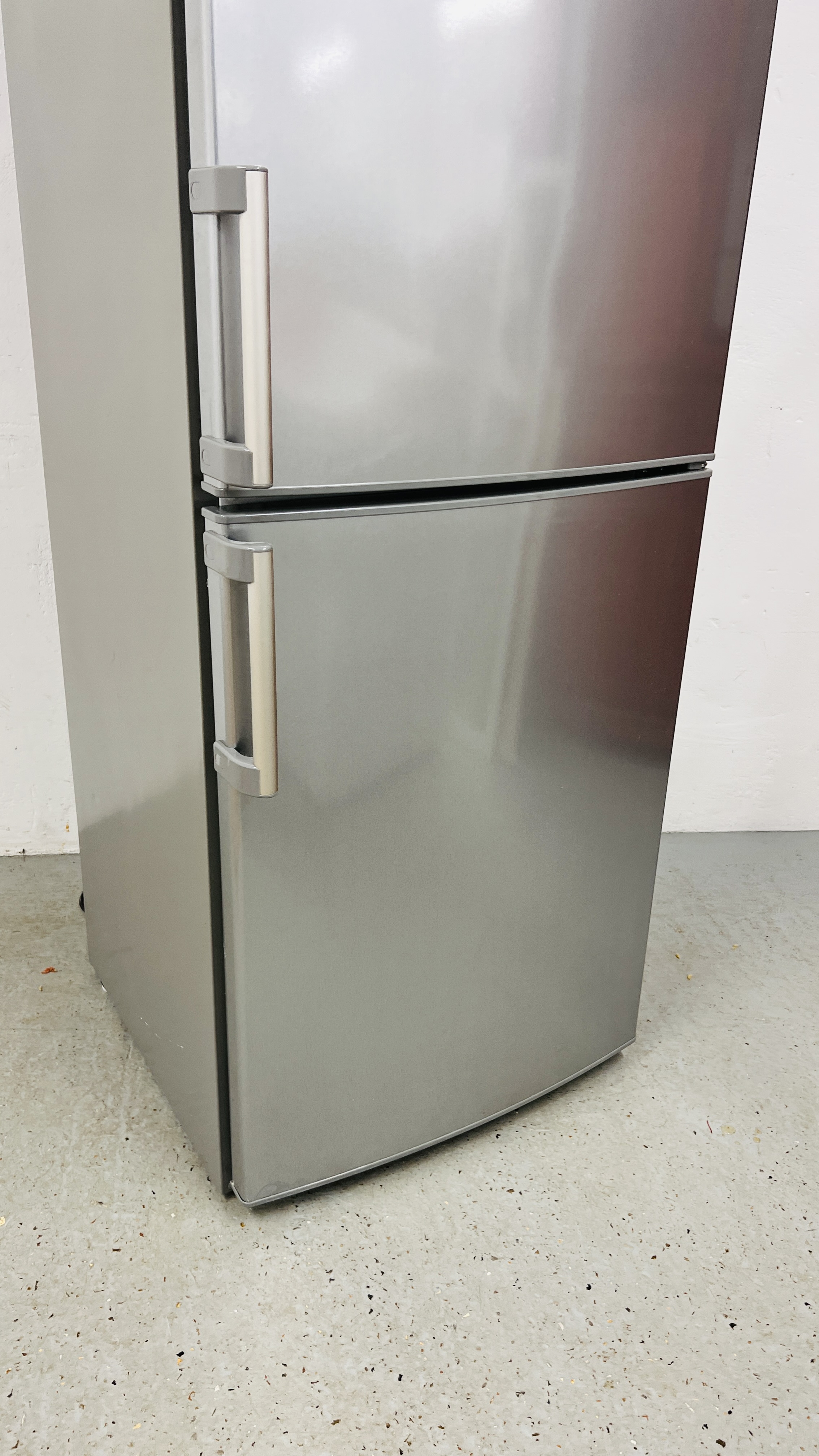 WHIRLPOOL A++ CLASS NO FROST FRIDGE FREEZER MODEL WBE33752 - SOLD AS SEEN - Image 3 of 8