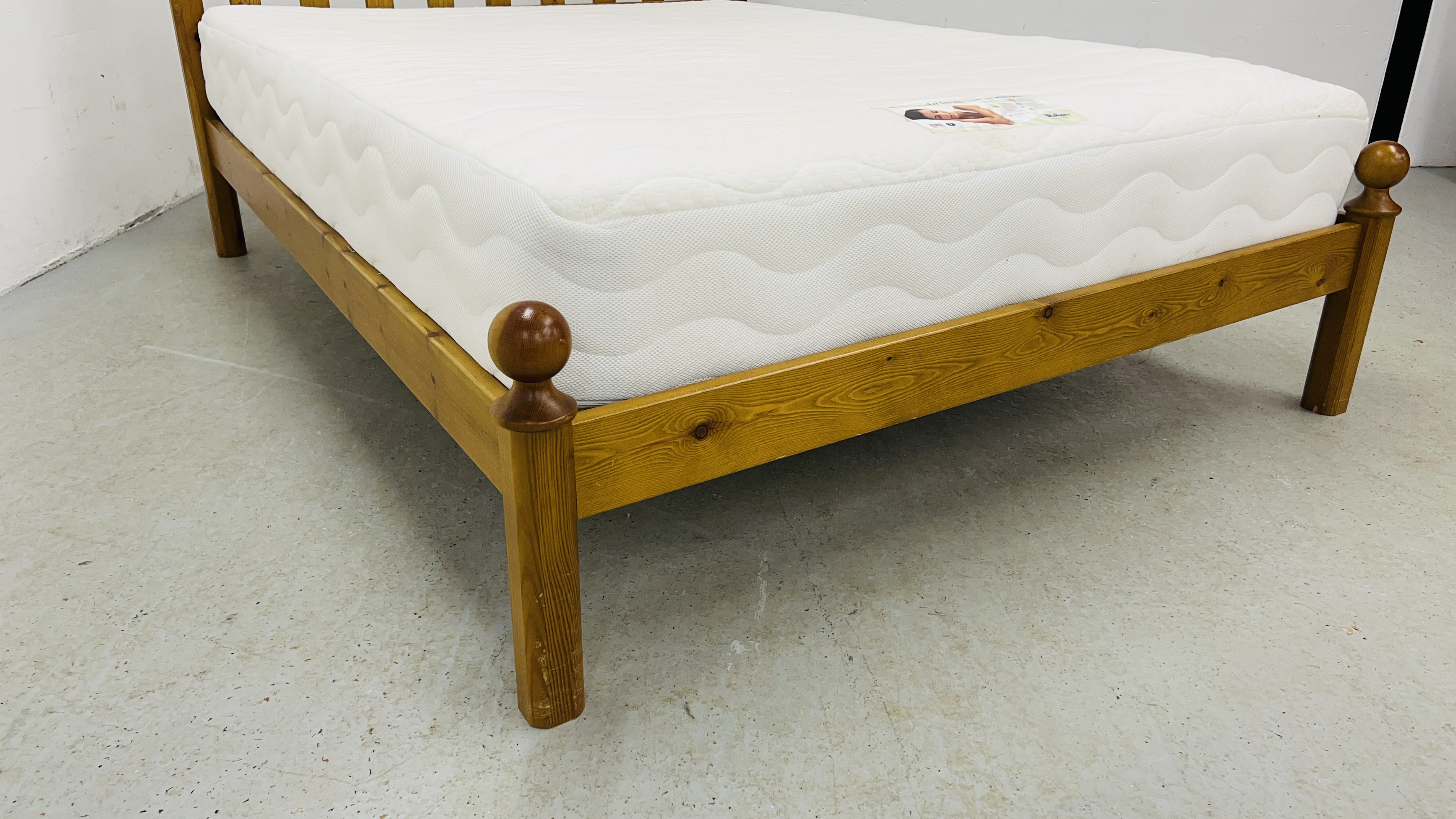SOLID PINE KING SIZE BEDSTEAD FITTED WITH REYLON MEMORY POCKET 1500 AIRCOOL MATTRESS - Image 5 of 14