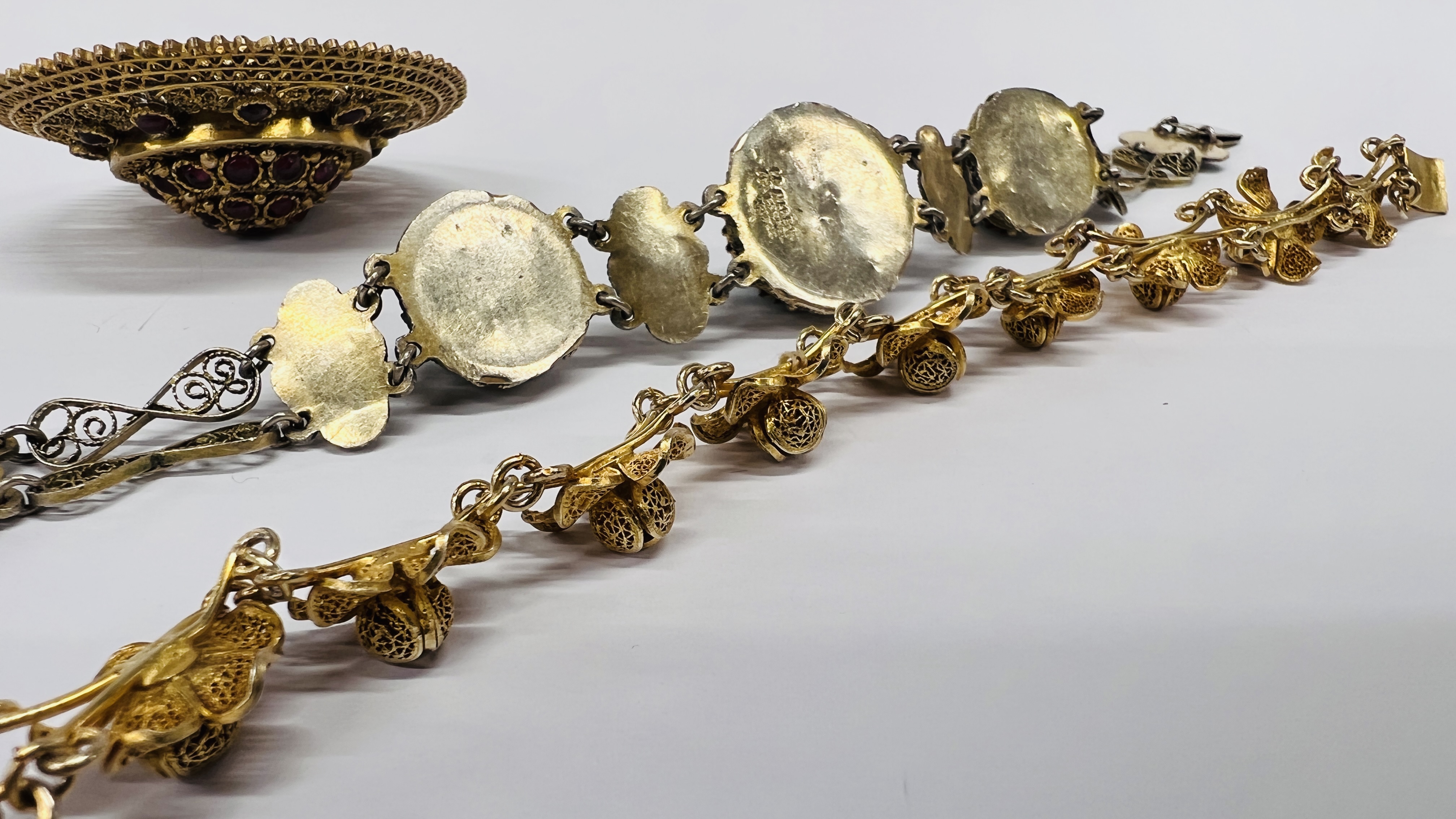 A SILVER GILT BROOCH MADE IN ISRAEL, SET WITH CABOCHONS, - Image 8 of 10