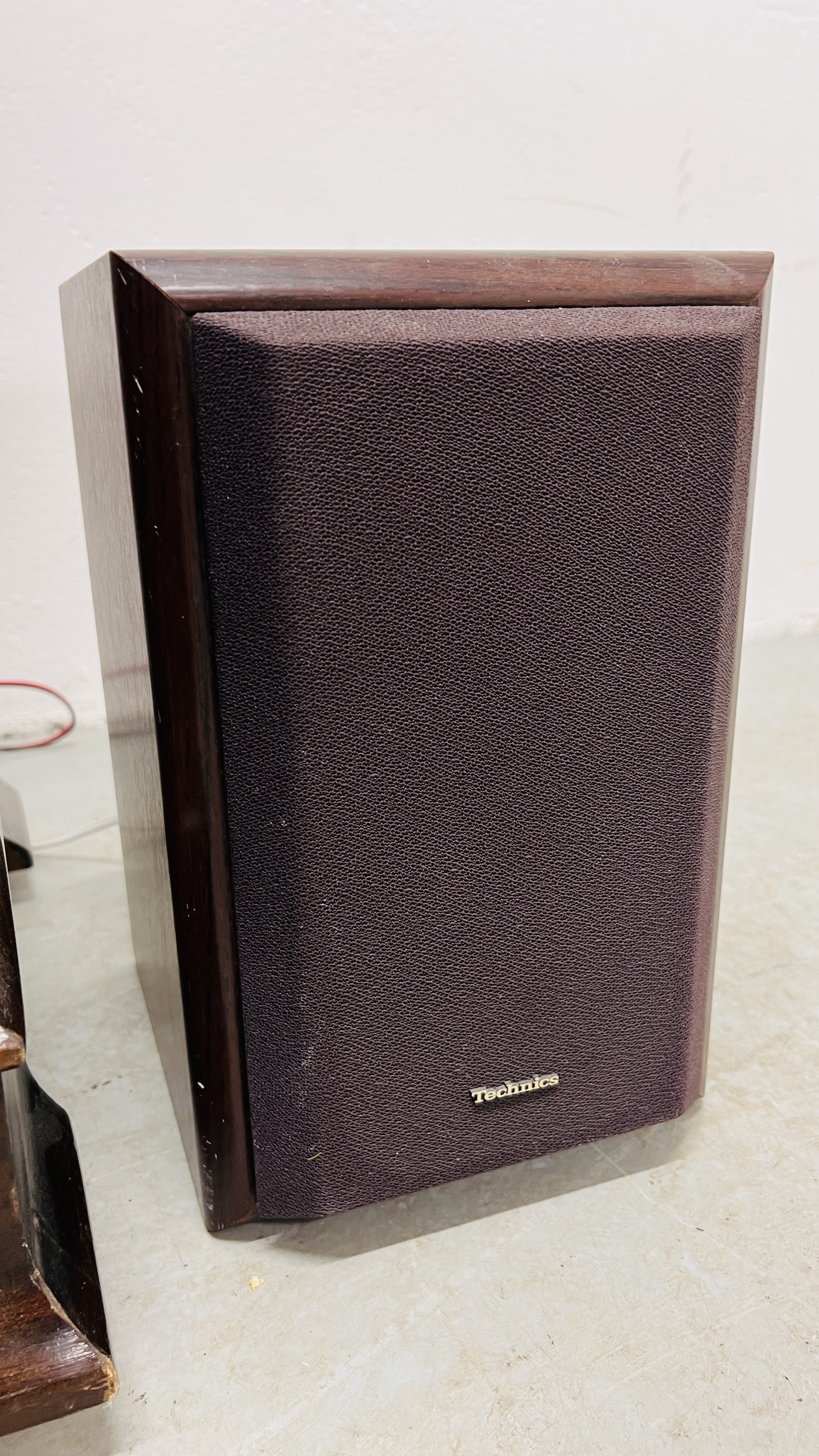 TECHNICS HI-FI SYSTEM AND SPEAKERS IN FITTED REPRODUCTION MAHOGANY FINISHED MUSIC CABINET - SOLD AS - Image 7 of 8