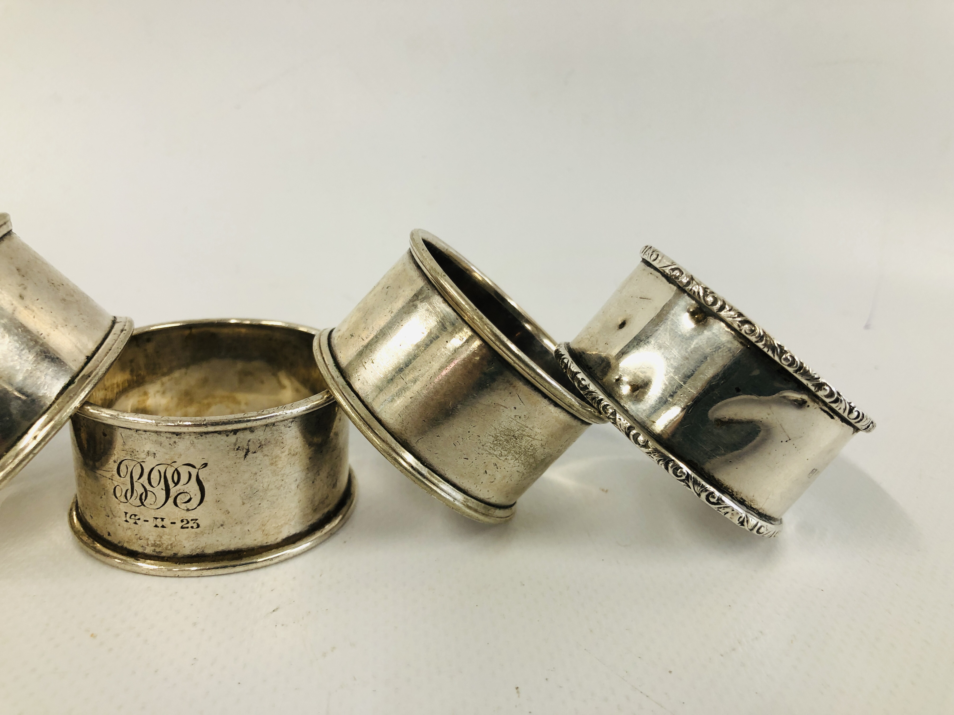 A GROUP OF FOUR SILVER NAPKIN RINGS ALONG WITH FOUR OTHERS UNMARKED - Image 4 of 9