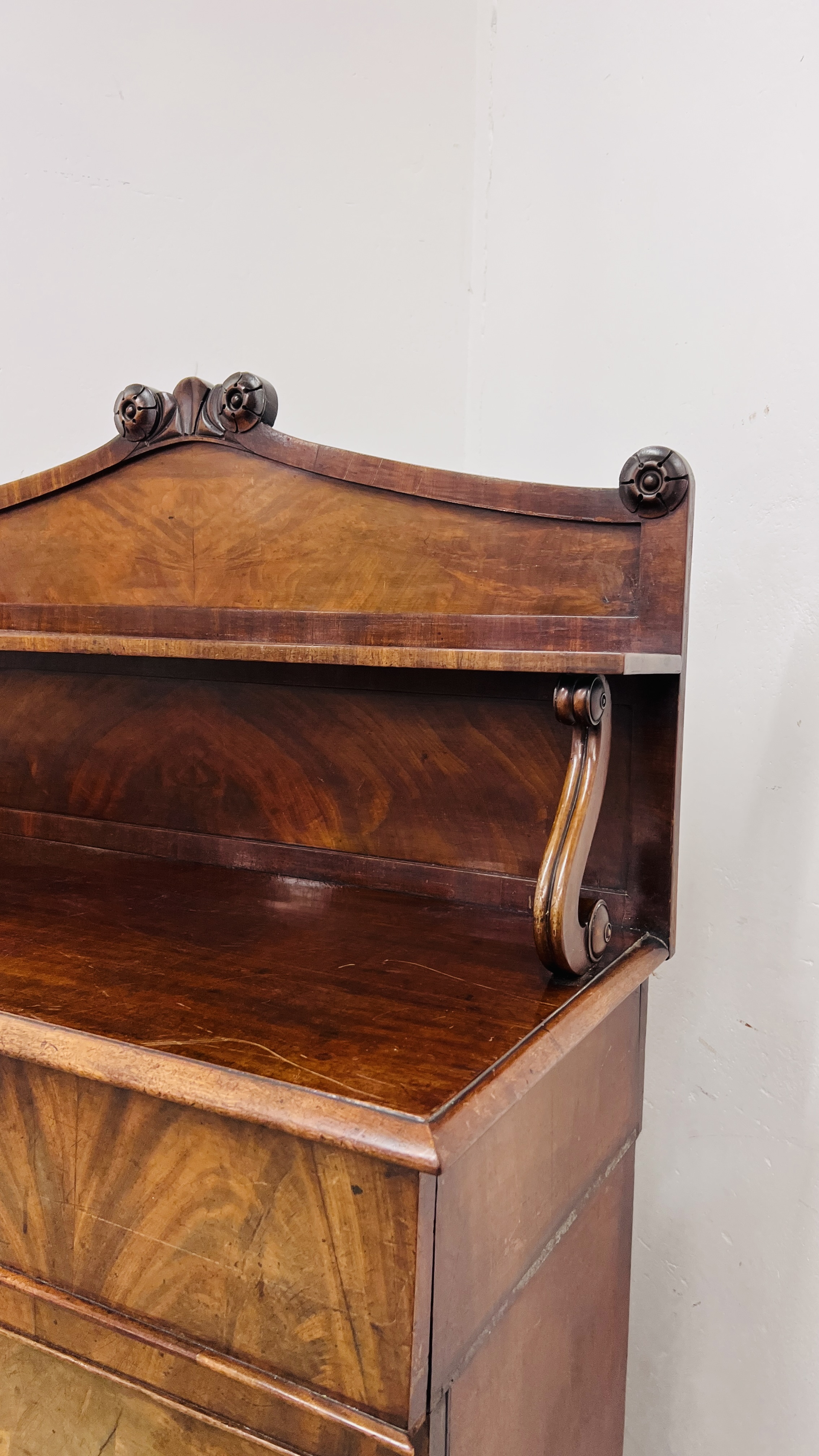 A VICTORIAN MAHOGANY SINGLE DRAWER SIDEBOARD WITH UPSTAND WIDTH 100CM. DEPTH 44CM. HEIGHT 146CM. - Image 6 of 9