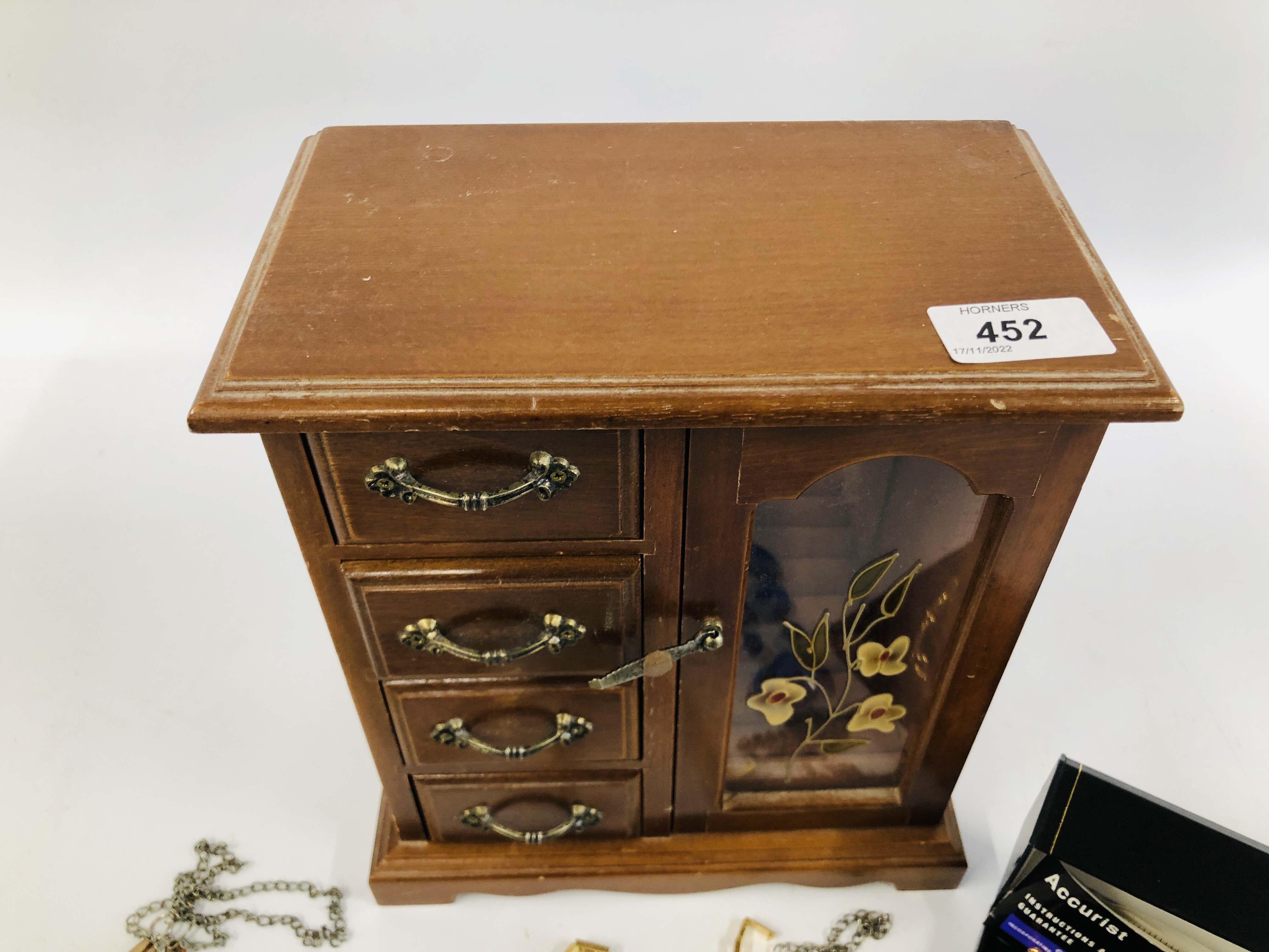 A MODERN FOUR DRAWER JEWELLERY CHEST WITH STAINGLASS PANEL AND CONTENTS TO INCLUDE NECKLACES, - Image 8 of 11