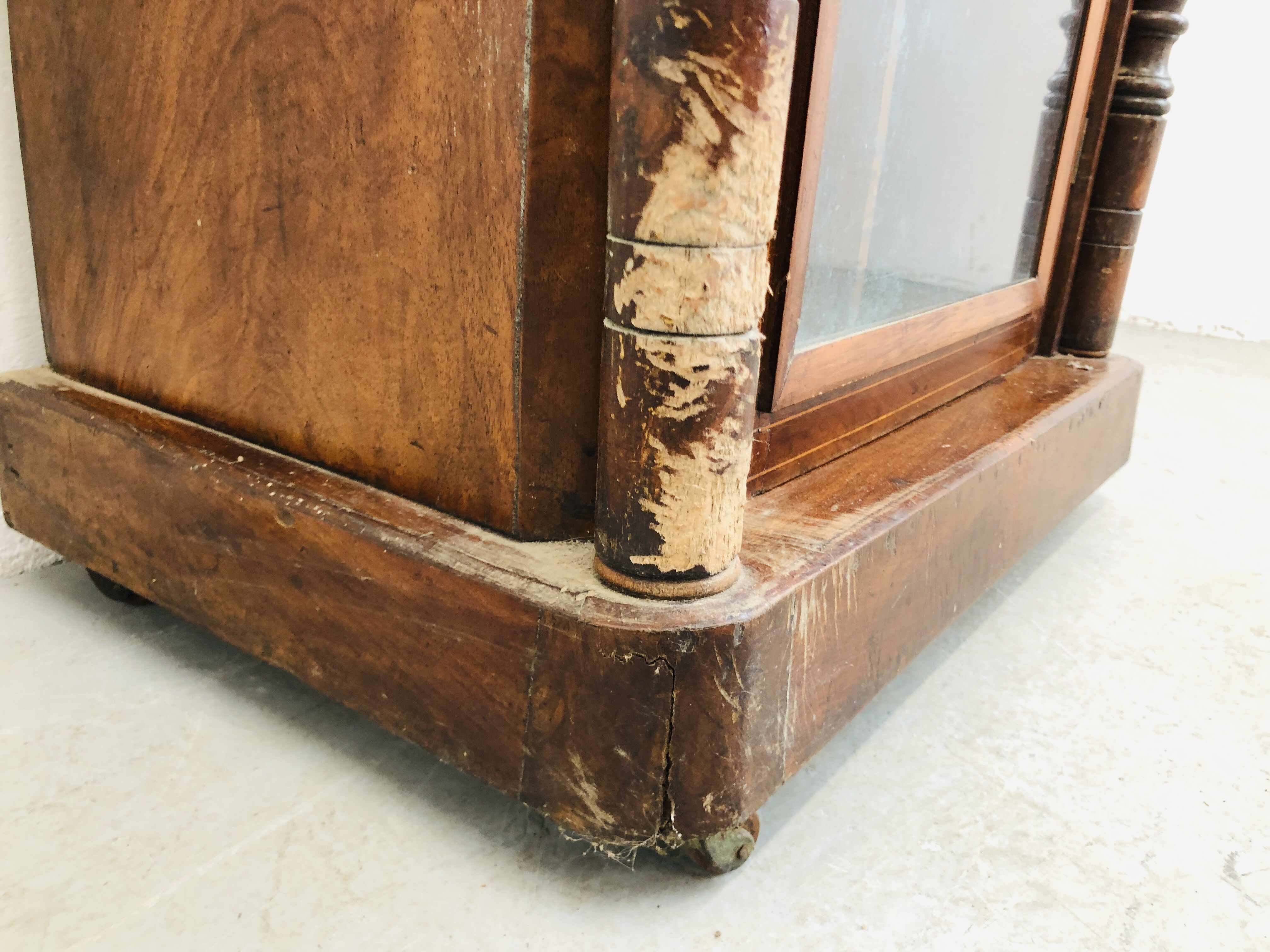 ANTIQUE VICTORIAN INLAID BURR WALNUT MUSIC CABINET WITH INTERIOR SINGLE DRAWER AND BRASS UPSTAND - Image 5 of 10