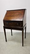 A SMALL ANTIQUE MAHOGANY WRITING BUREAU WITH SINGLE DRAWER AND TOOLED LEATHER INSERT WIDTH 59CM.