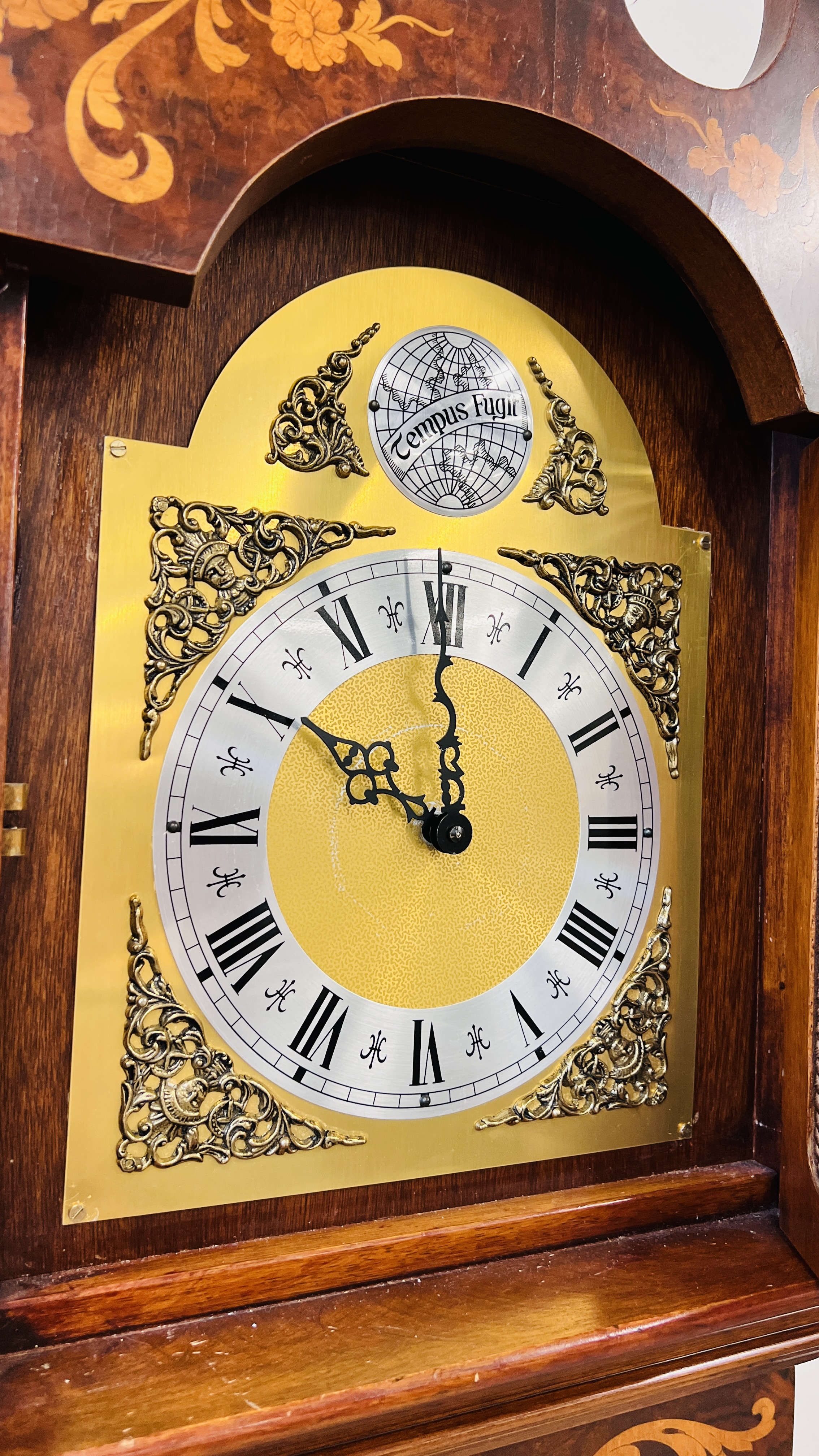 A REPRODUCTION DUTCH STYLE LONG CASE CLOCK WITH MARQUETRY INLAID STYLE DETAILING FACE MARKED TEMPUS - Image 10 of 13