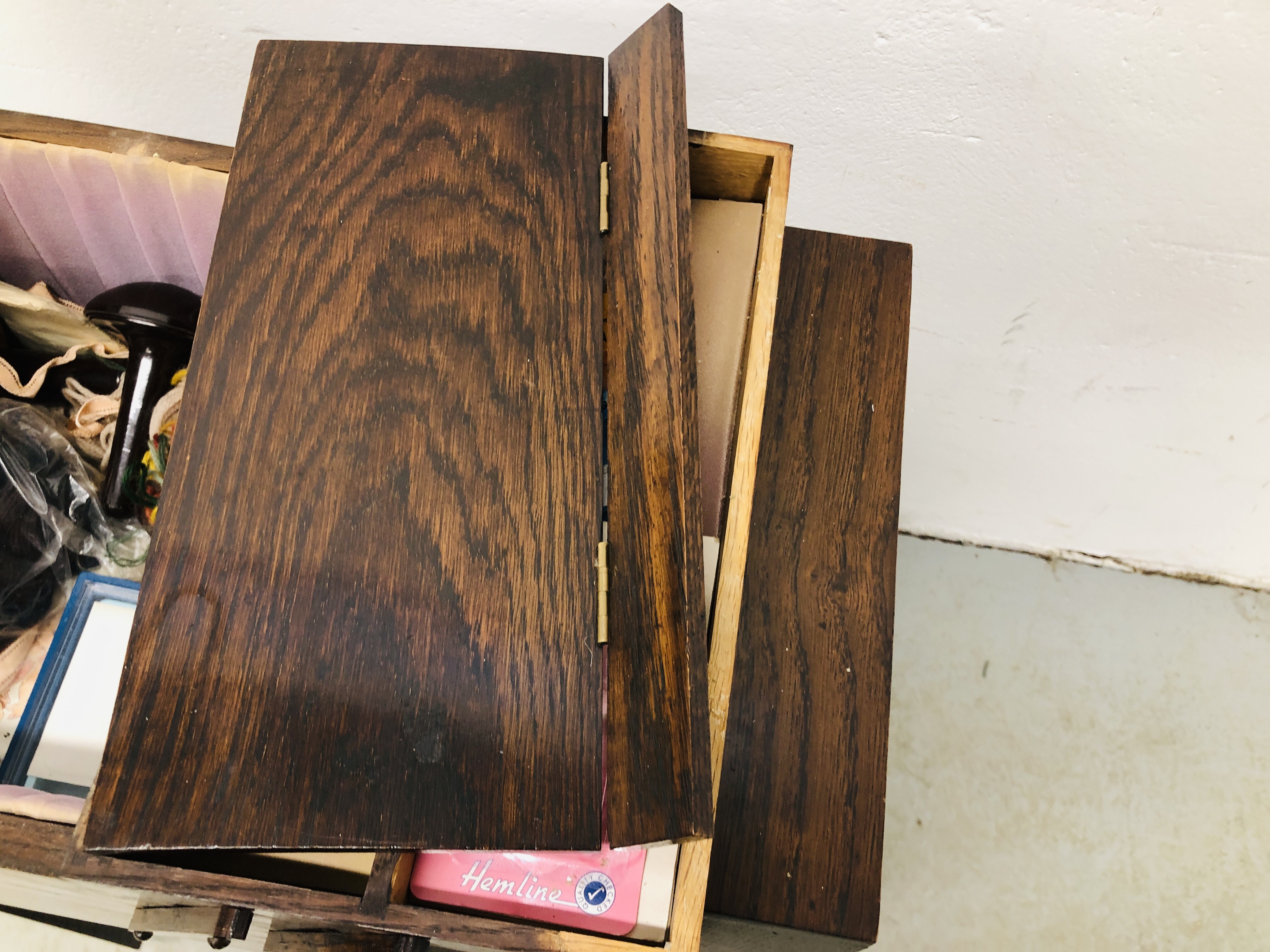 1940'S OAK CANTILEVER COMBINATION SEWING BOX ON OPEN SHELVED BASE - Image 4 of 7