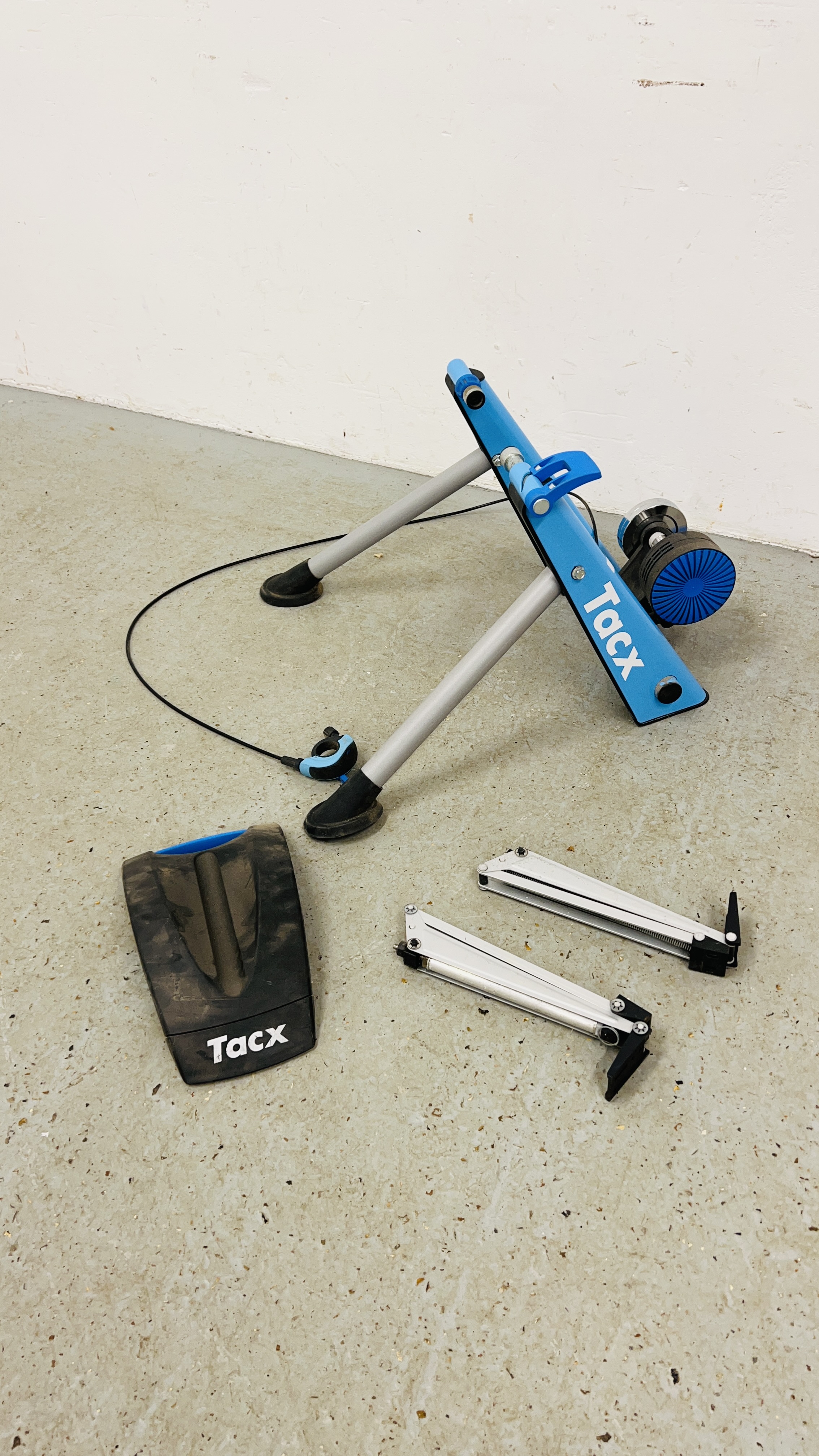 A TACX CYCLE TRAINER - SOLD AS SEEN.