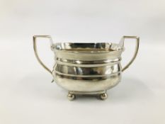 SILVER TWO HANDLED SUGAR BASIN OF NEO CLASSICAL FORM, LONDON 1923 WIDTH 16.5CM.