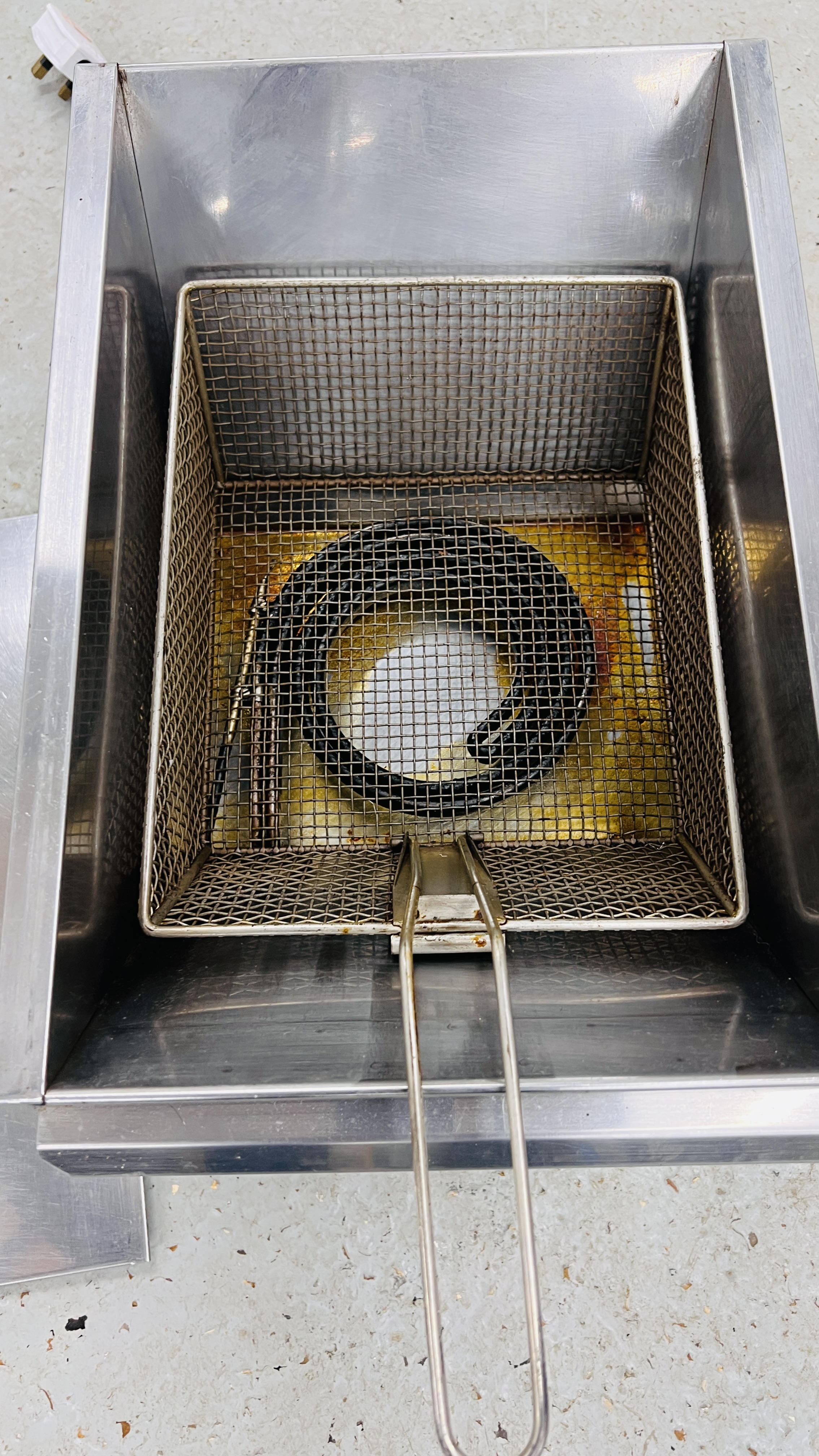 VALENTINE COMMERCIAL DEEP FAT FRYER - SOLD AS SEEN - Image 3 of 5