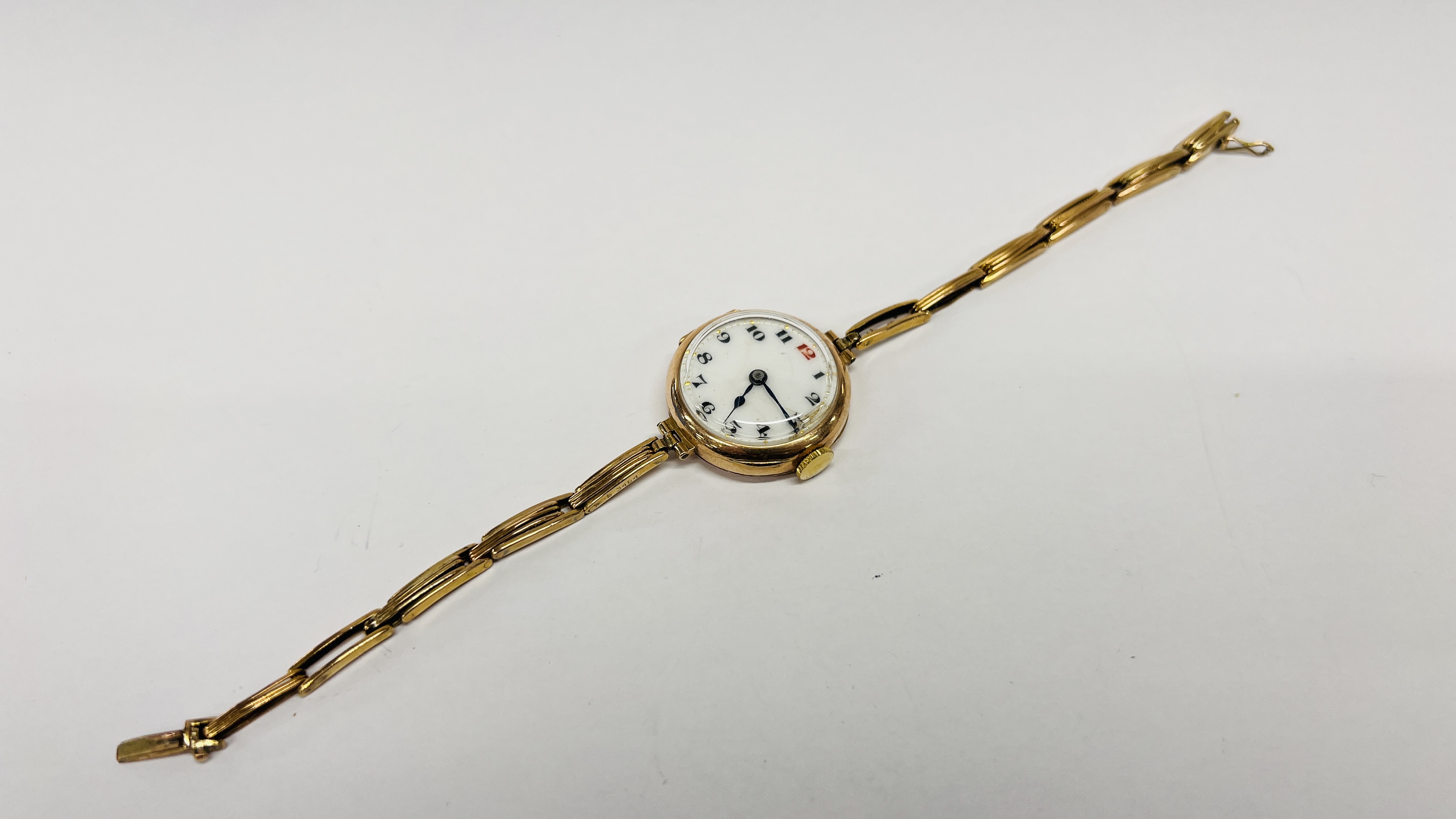 LADY'S 9CT GOLD COCKTAIL WATCH, ENAMELLED DIAL ON EXPANDING 9CT GOLD BRACELET STRAP.