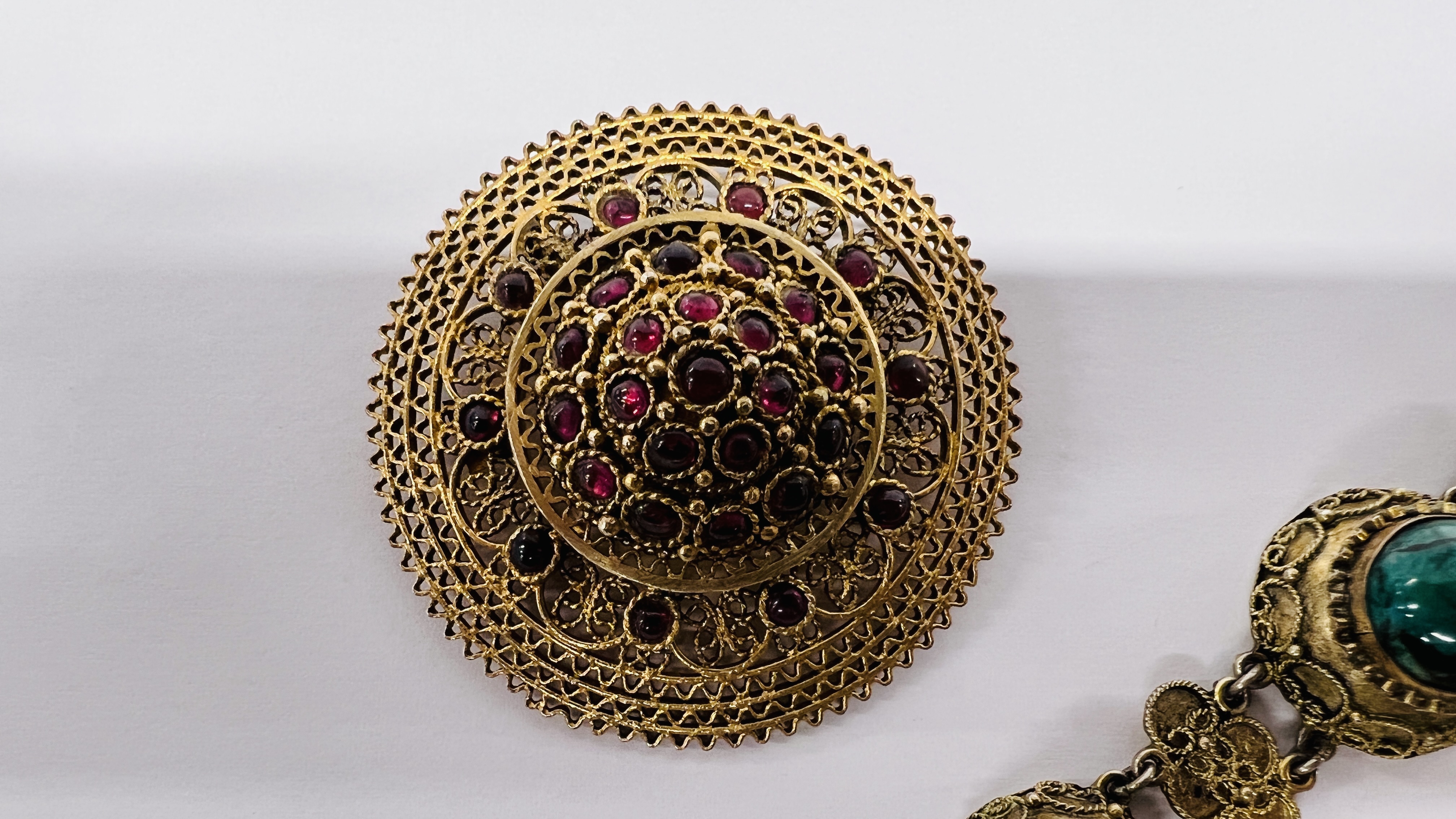 A SILVER GILT BROOCH MADE IN ISRAEL, SET WITH CABOCHONS, - Image 3 of 10