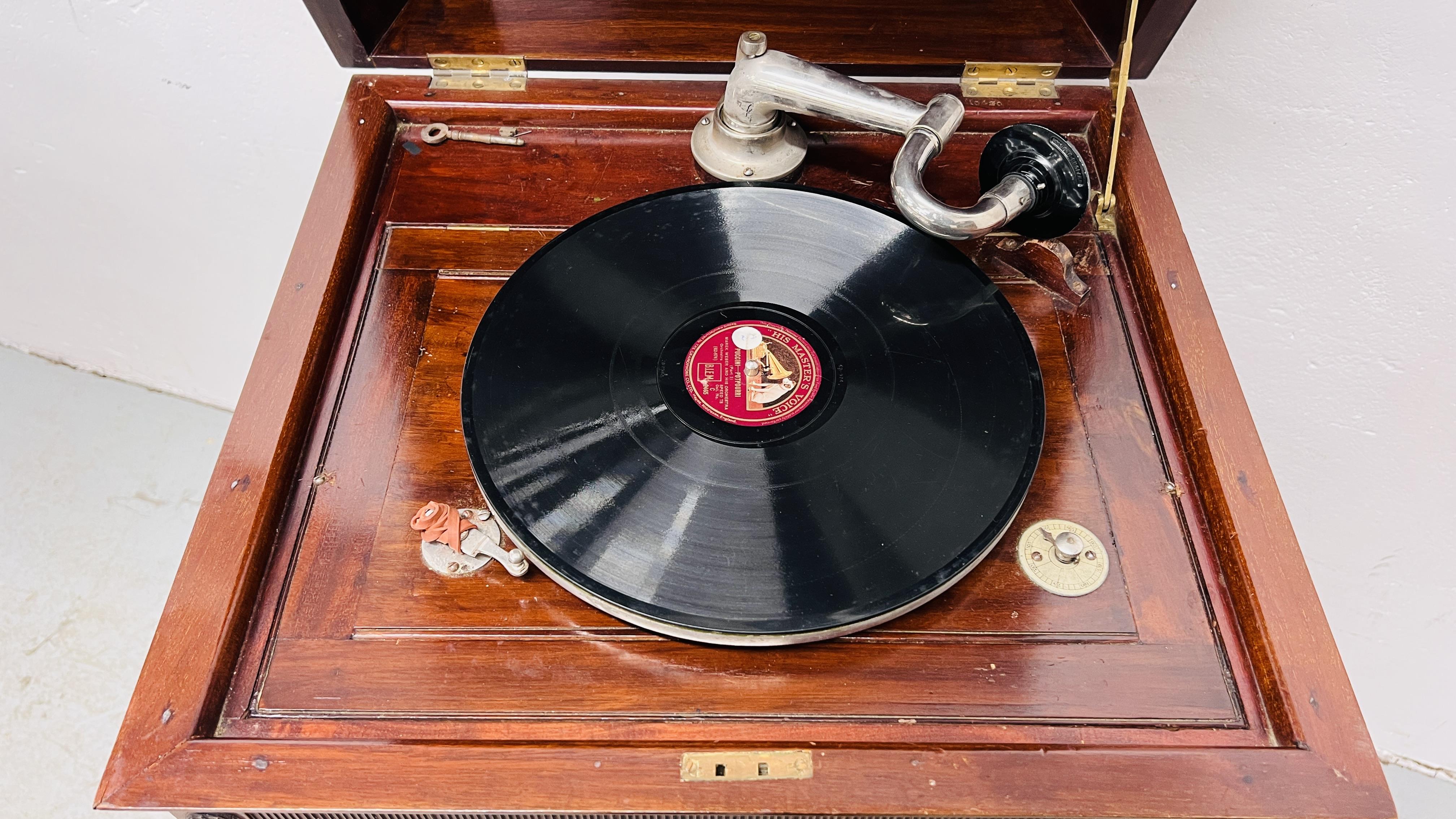 AN EARLY C20TH MAHOGANY CASED GRAMOPHONE, W 53CM, D 50CM, H 110CM. - Image 2 of 12