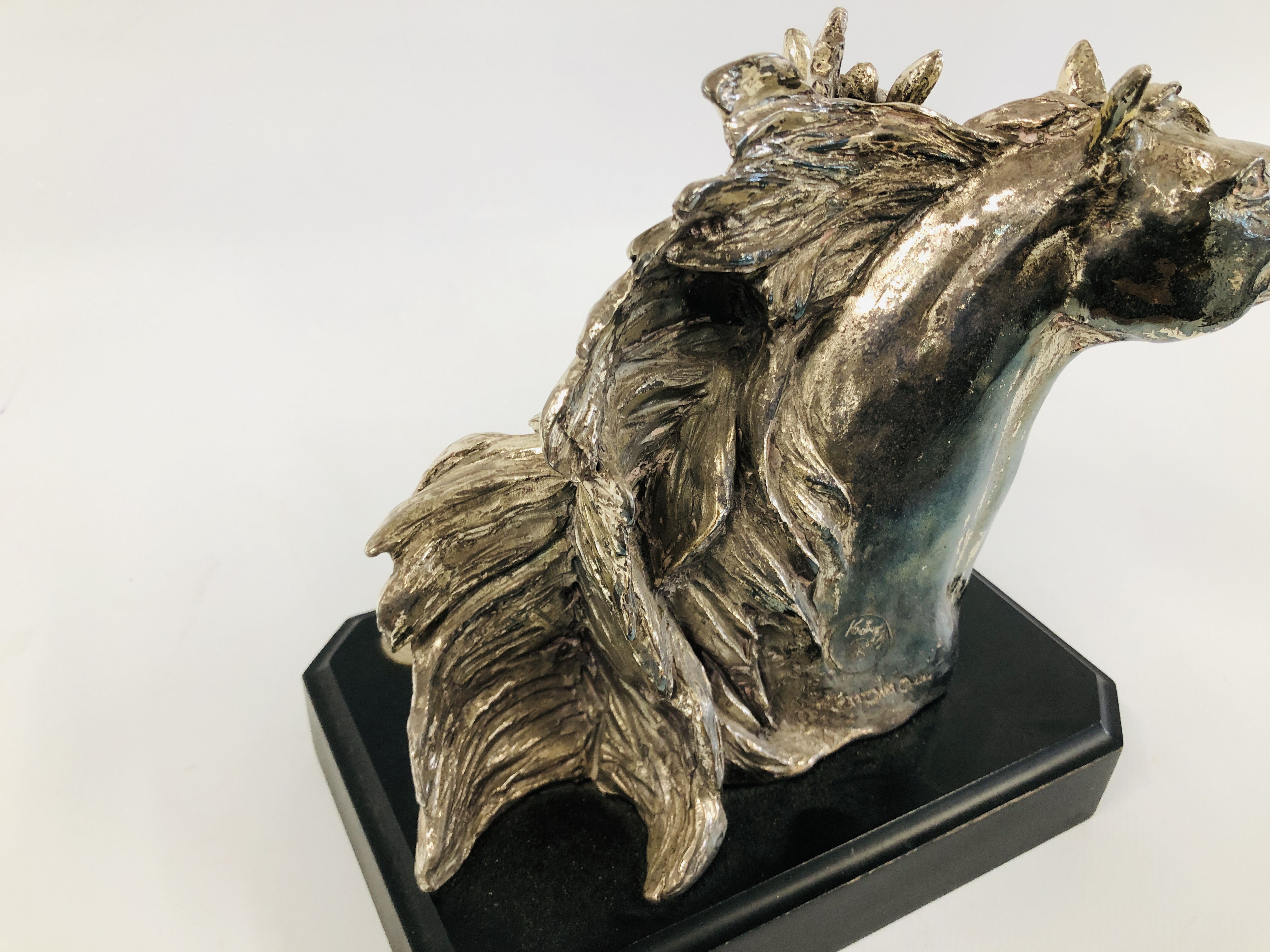 LIMITED EDITION ERMES OTTAVIANI HORSES HEAD SCULPTURE BEARING SIGNATURE, H 19.5CM. - Image 11 of 11