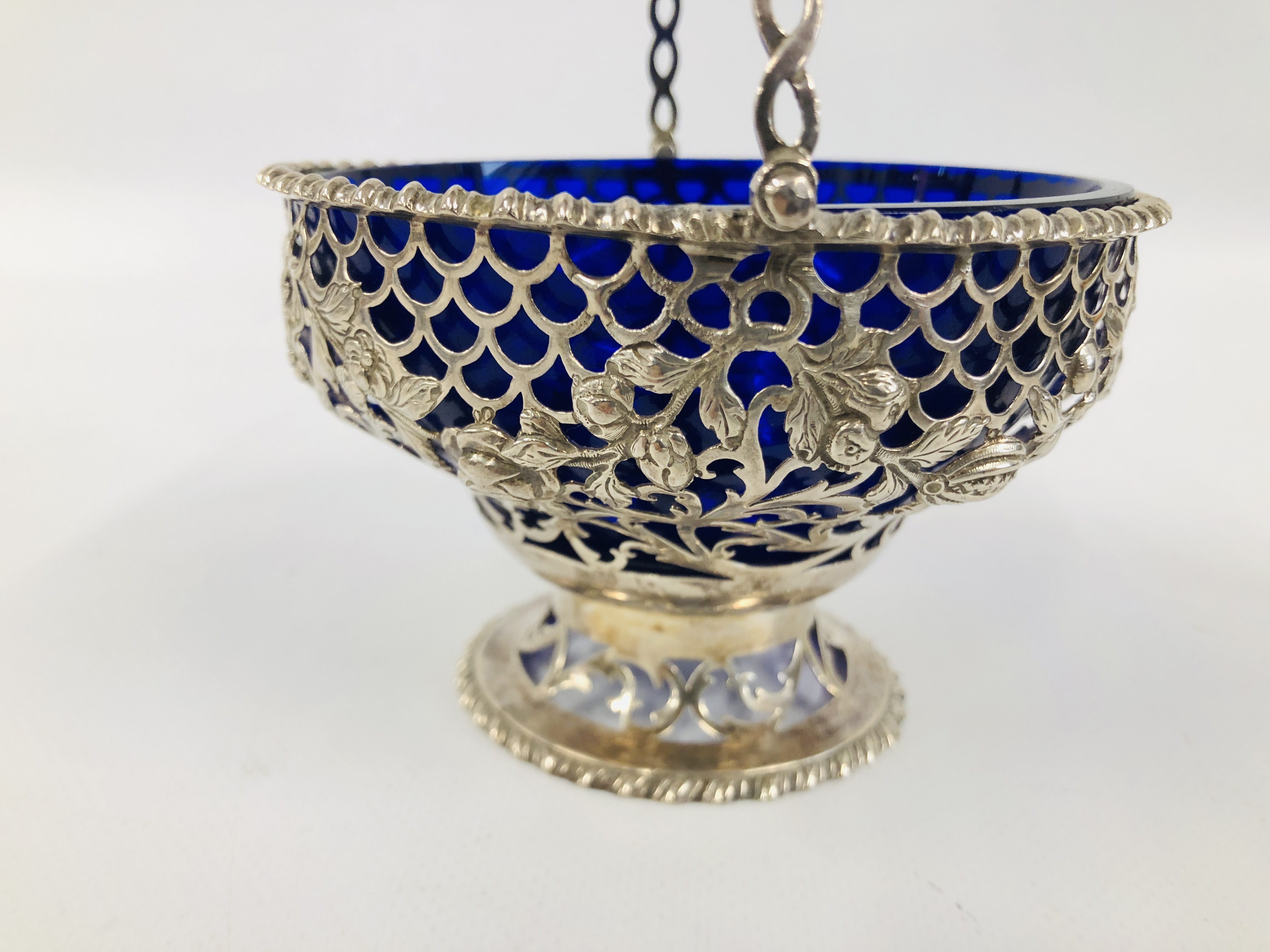 A SILVER SWING HANDLED SUGAR BASIN OF OGEE FORM, - Image 4 of 11