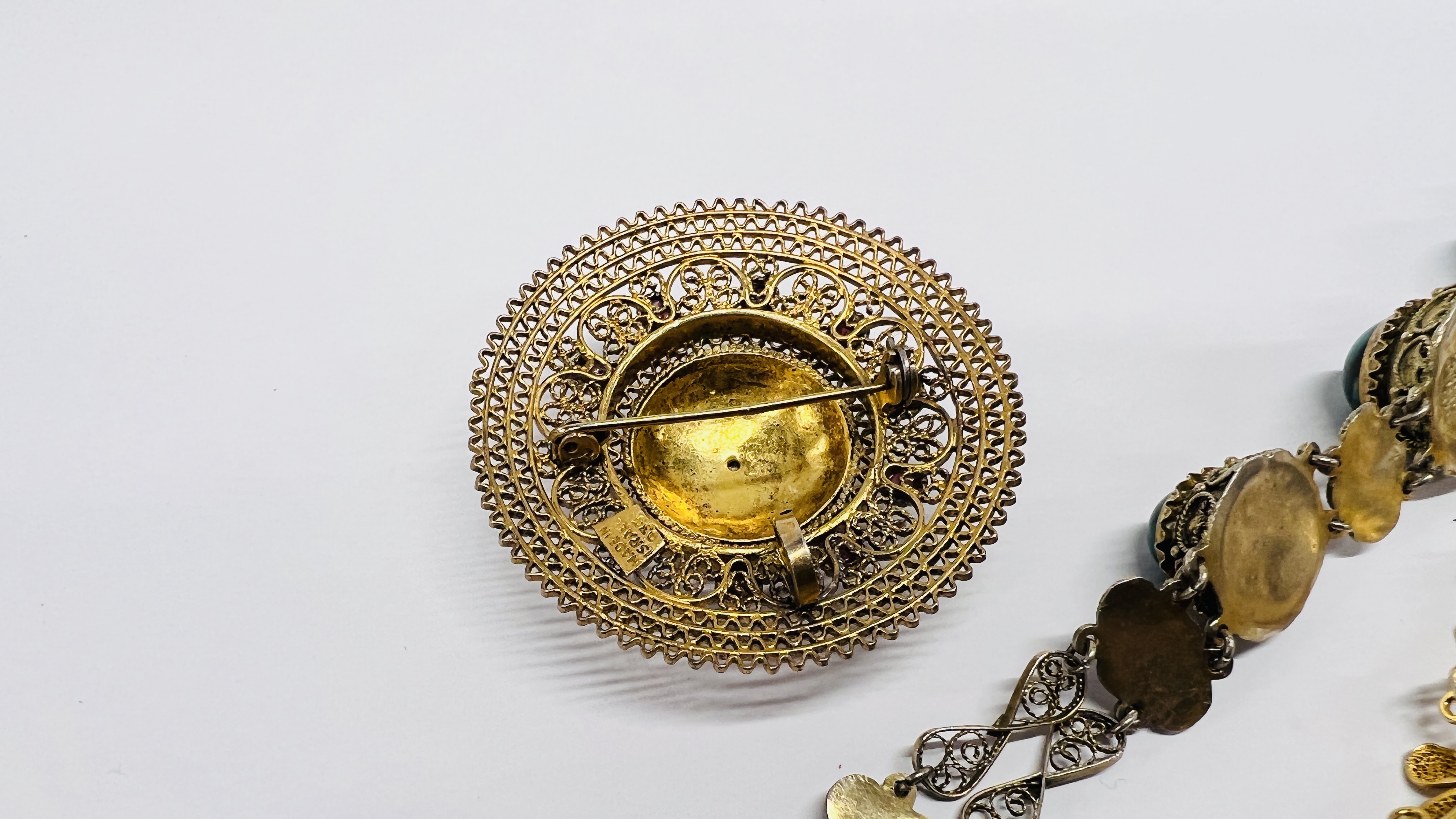 A SILVER GILT BROOCH MADE IN ISRAEL, SET WITH CABOCHONS, - Image 10 of 10