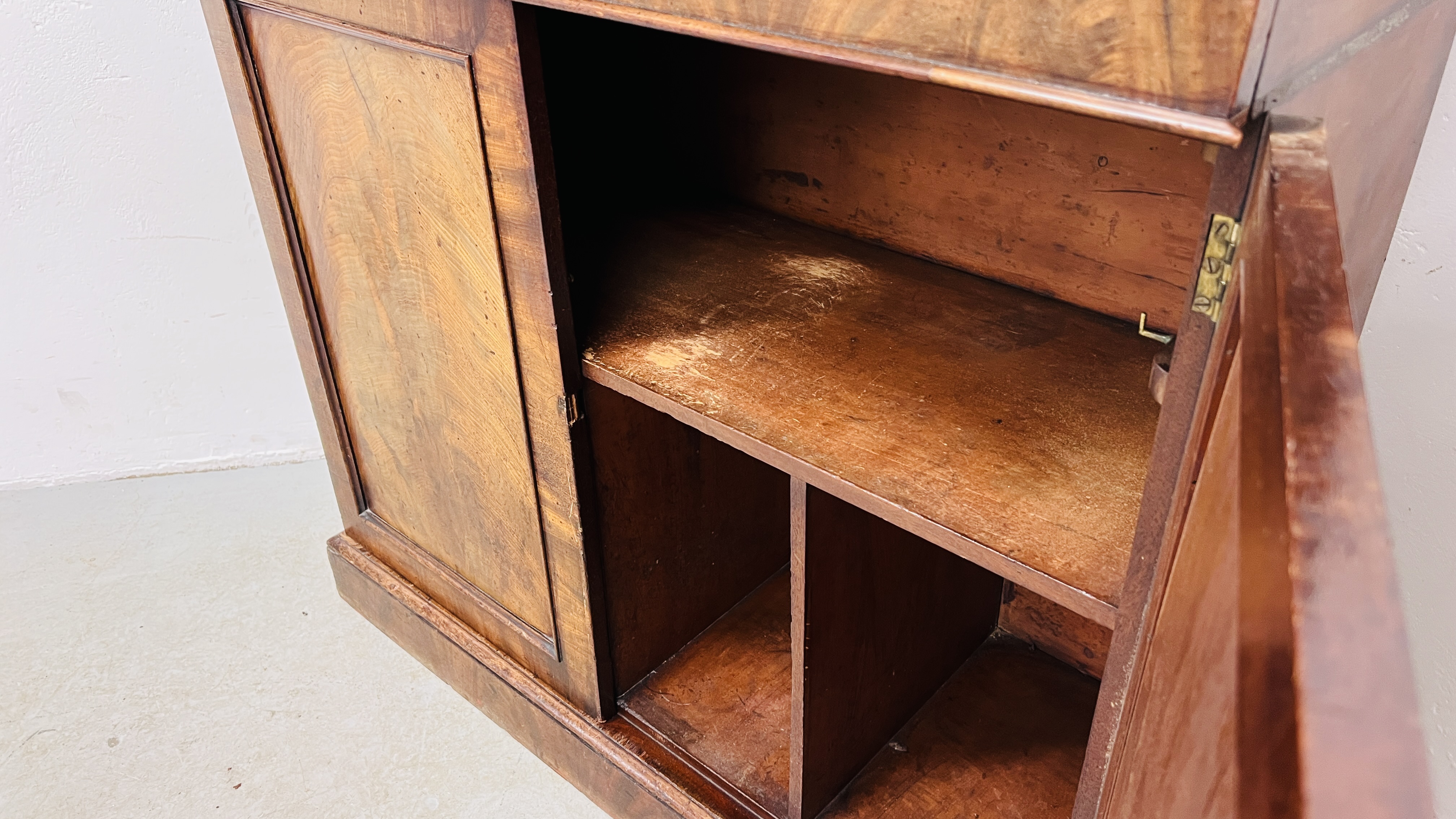 A VICTORIAN MAHOGANY SINGLE DRAWER SIDEBOARD WITH UPSTAND WIDTH 100CM. DEPTH 44CM. HEIGHT 146CM. - Image 9 of 9