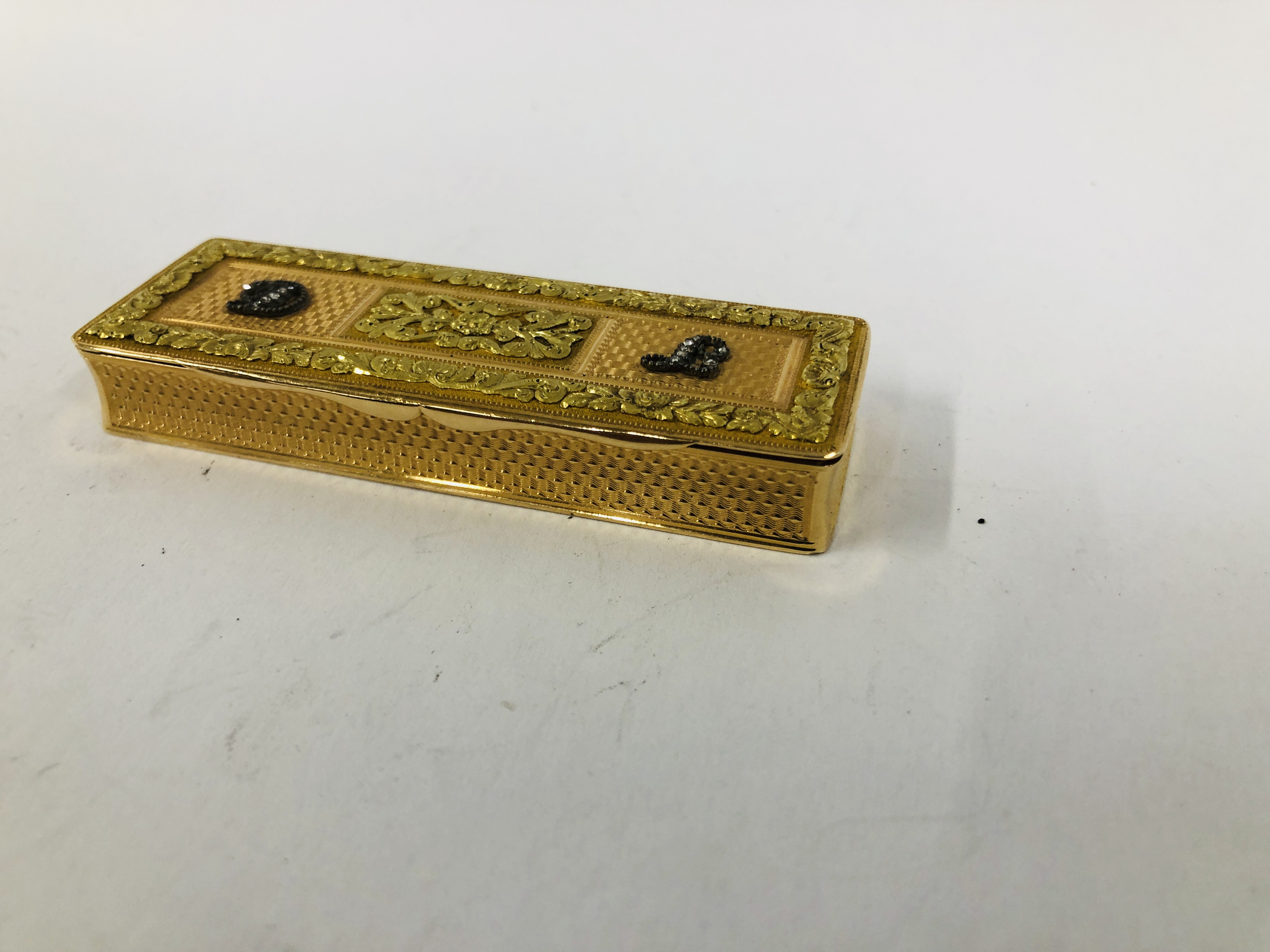 CONTINENTAL SILVER GILT RECTANGULAR BOX WITH APPLIED LEAF DECORATION MONOGRAM D.L. - Image 5 of 8