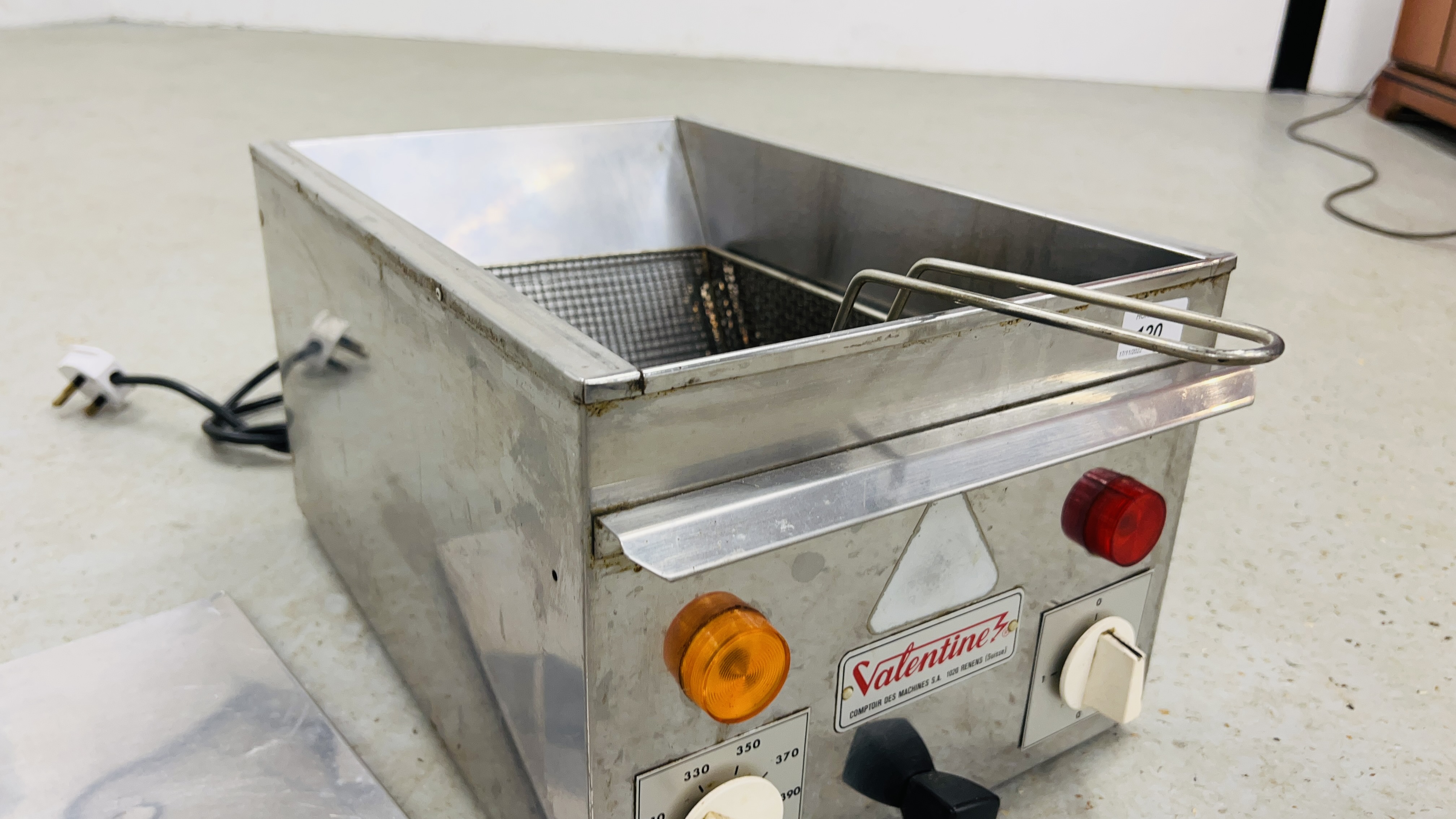 VALENTINE COMMERCIAL DEEP FAT FRYER - SOLD AS SEEN - Image 4 of 5