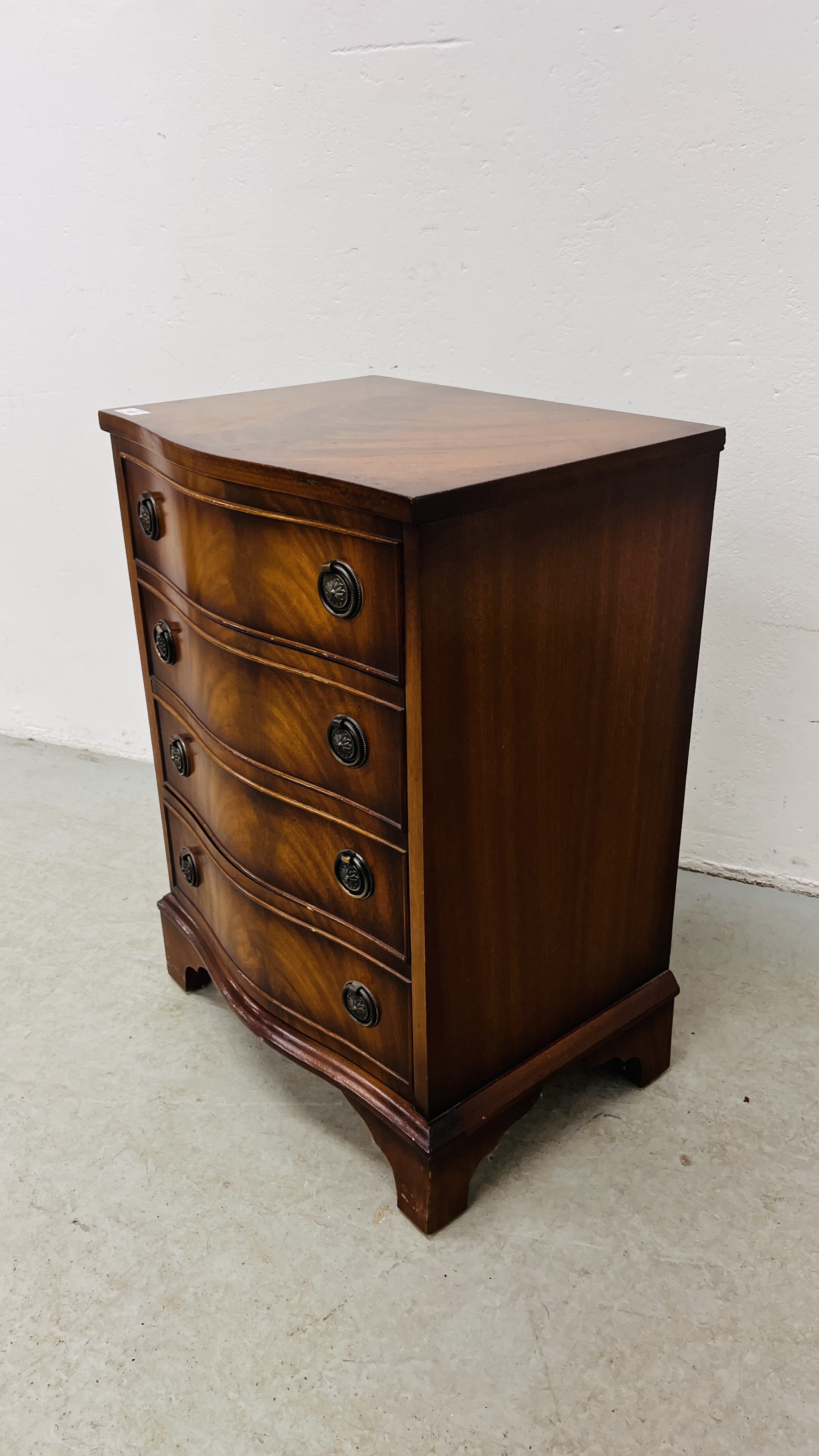 REPRODUCTION FLAME MAHOGANY FINISH FOUR DRAWER CHEST WIDTH 48CM. DEPTH 37CM. HEIGHT 69CM. - Image 4 of 6