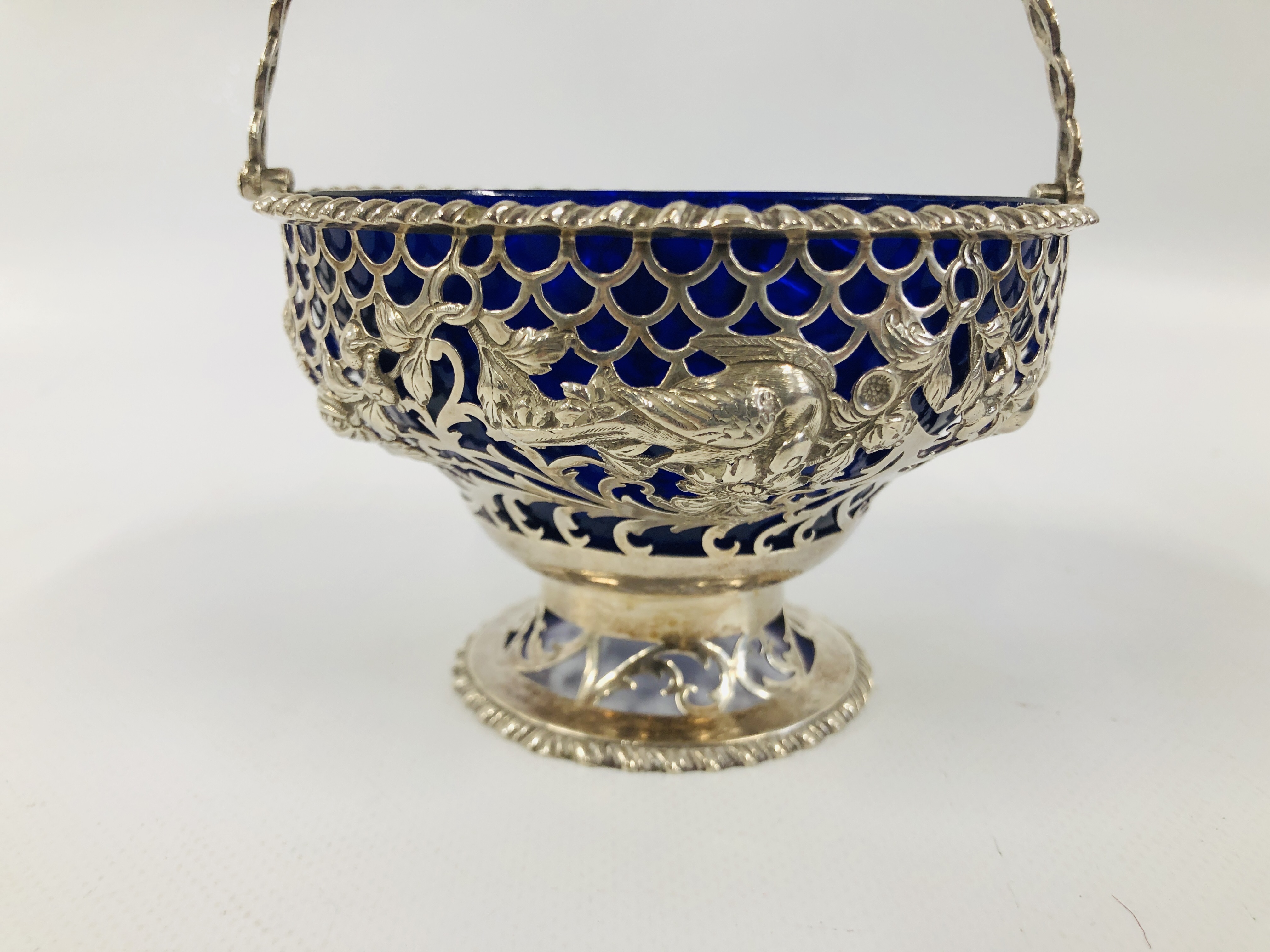 A SILVER SWING HANDLED SUGAR BASIN OF OGEE FORM, - Image 6 of 11