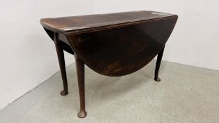 A MAHOGANY GATELEG DINING TABLE WITH OVAL TOP STANDING ON PAD FOOT, W 123CM, D 46CM, EXTENDED 129CM.
