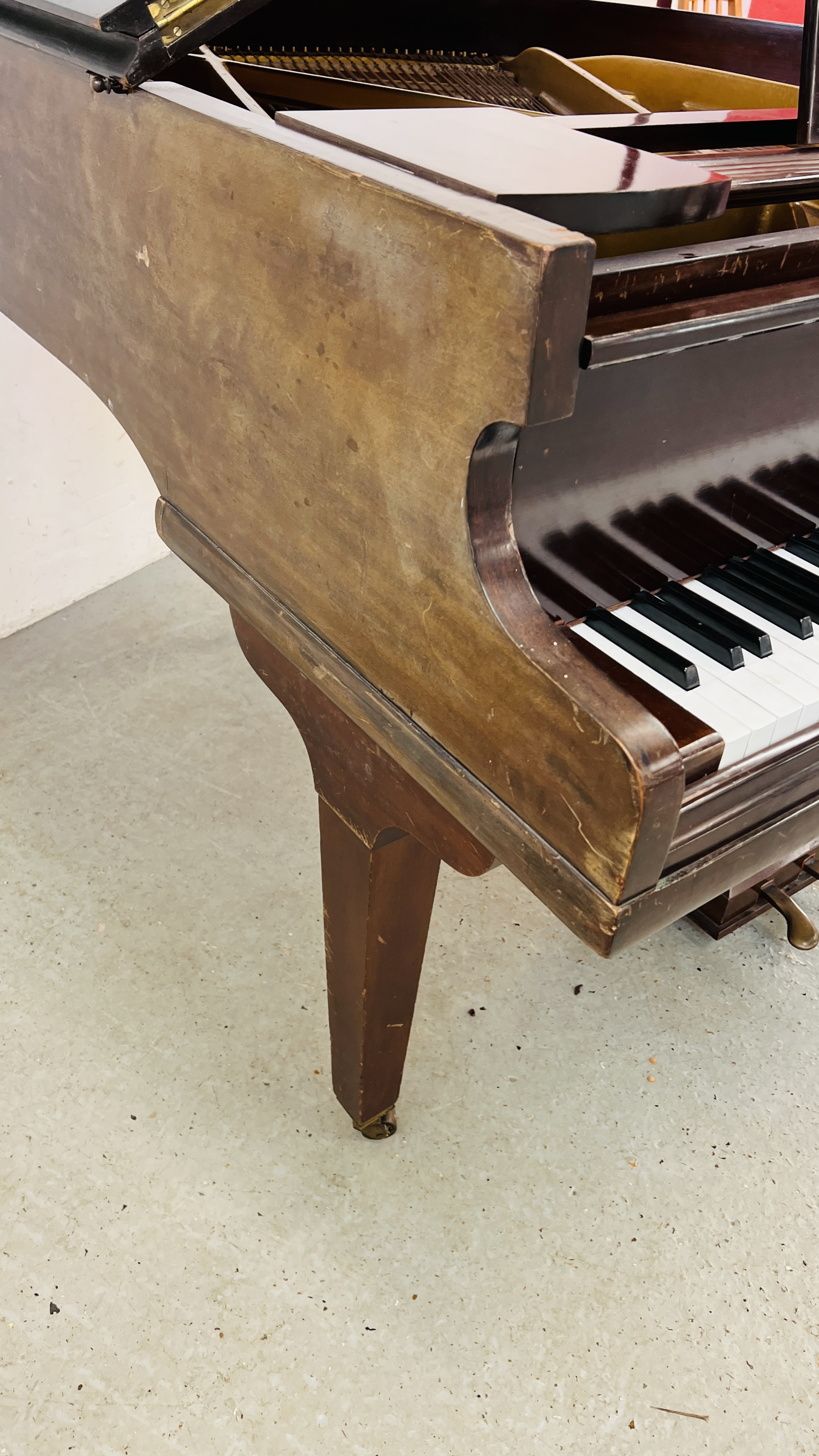 A REVAL BABY GRAND PIANO. - Image 15 of 20