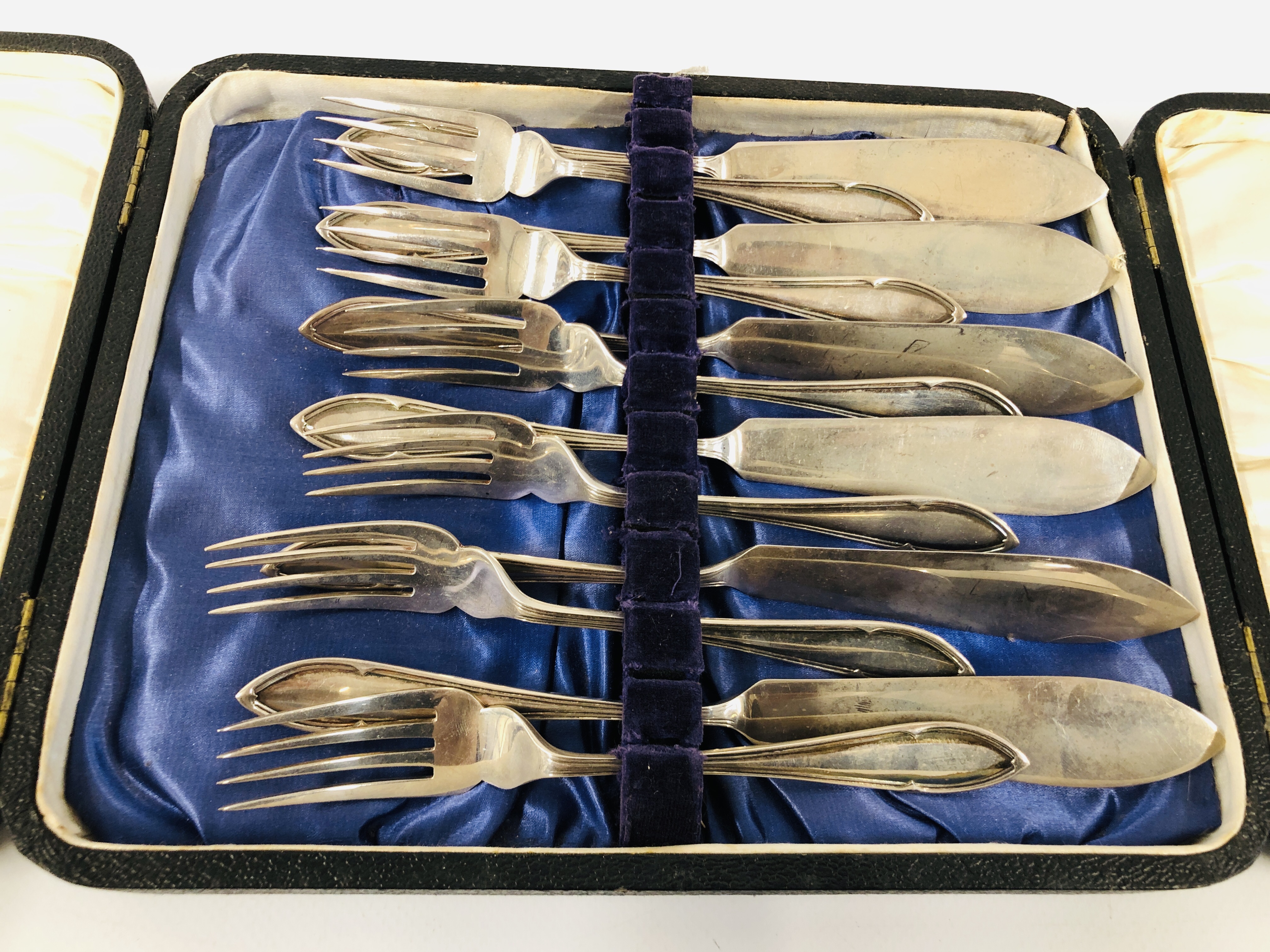 A CASED SET OF SIX SILVER FISH KNIVES AND FORKS BY RODGERS & SONS SHEFFIELD 1932 - Image 2 of 5