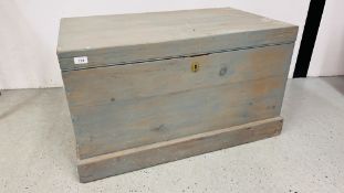 A PAINTED PINE BLANKET BOX WITH INTERIOR DRAWERS AND CANDLE BOX