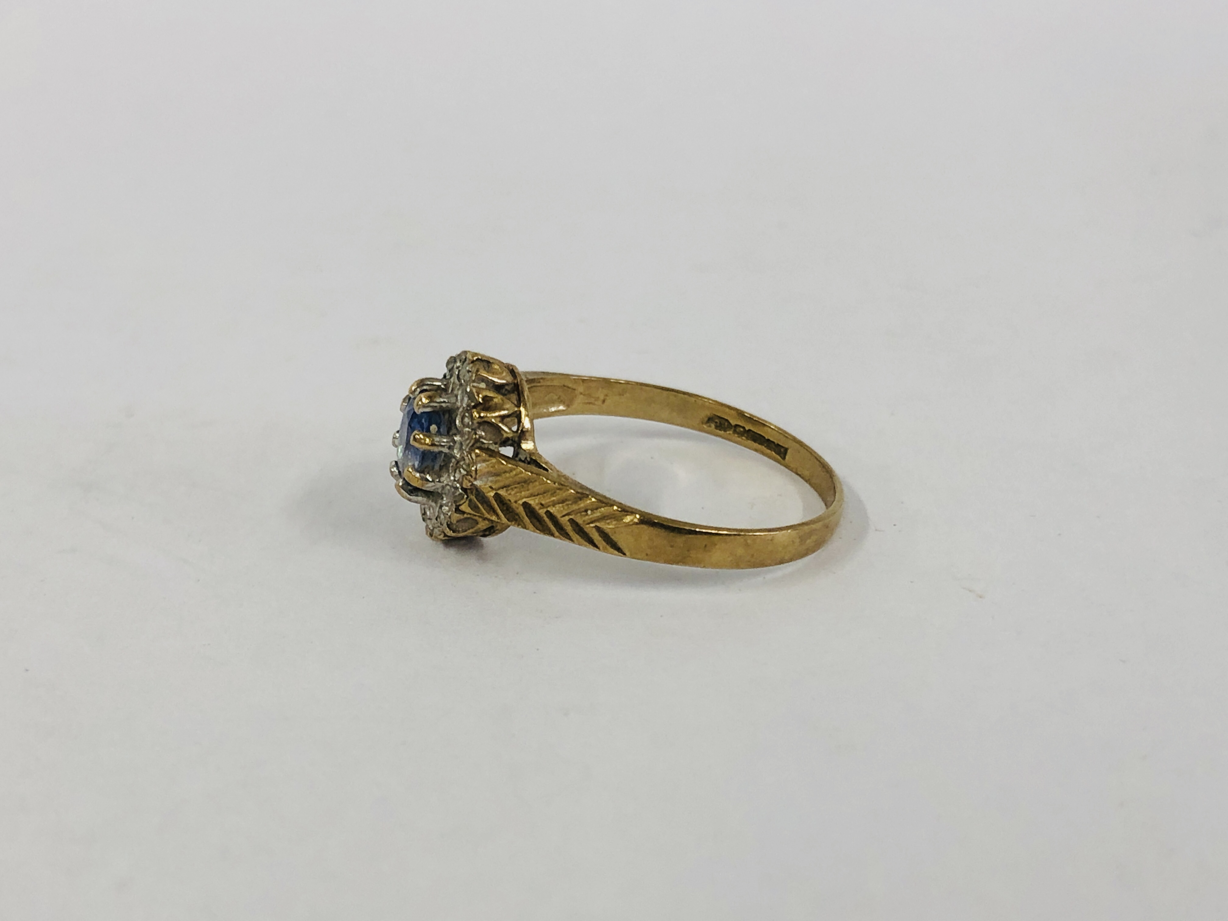 AN ATTRACTIVE 9CT GOLD DRESS RING SET WITH CENTRAL PALE BLUE STONE, SURROUNDED BY SMALLER DIAMONDS. - Image 2 of 6